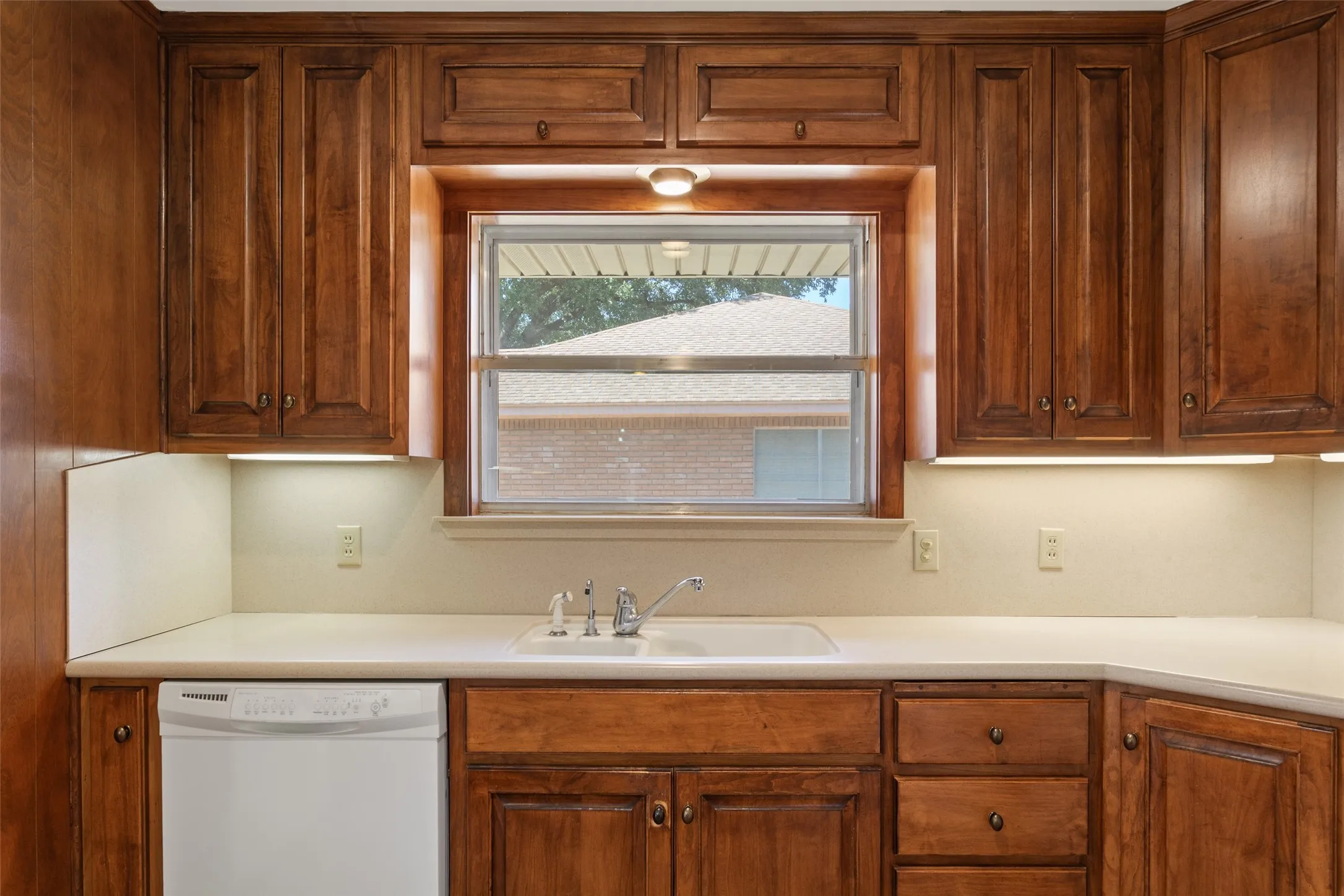 Single Family Residence For Sale in Mc Lennan County , 5201 Lake Highlands Drive, Waco, Texas 76710, 4 Bedroom, 2 Bathroom, Garage spaces, 2,772 Sqft, built in 1965, mls#21348451, Real Estate Agent in Waco, Homes For Sale in Mc Lennan county, Homes For Sale in Waco, Realtor in Waco Texas, Real Estate Brokerage Independent Realty Texas, Luminita Cordes Realtor