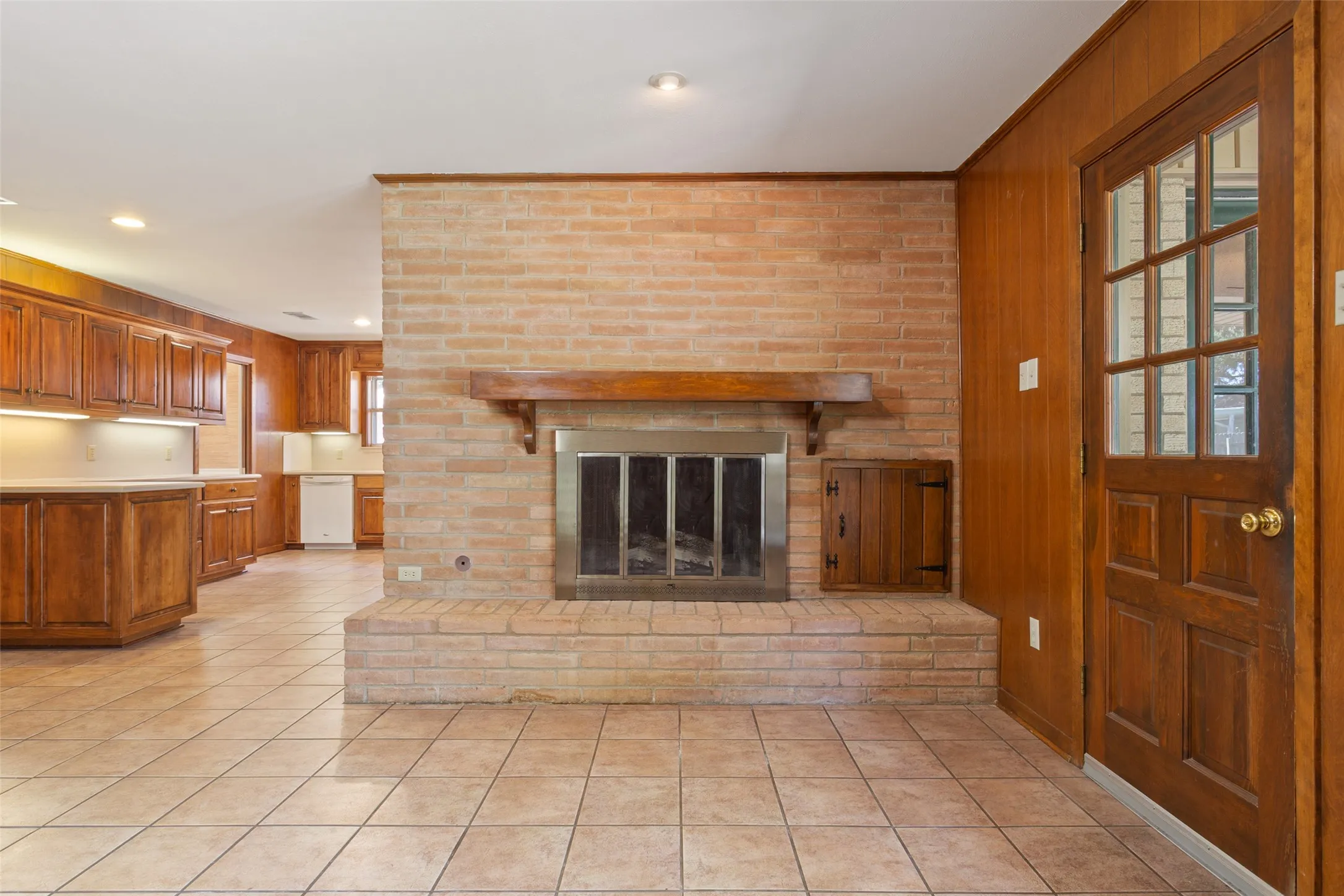 Single Family Residence For Sale in Mc Lennan County , 5201 Lake Highlands Drive, Waco, Texas 76710, 4 Bedroom, 2 Bathroom, Garage spaces, 2,772 Sqft, built in 1965, mls#21348451, Real Estate Agent in Waco, Homes For Sale in Mc Lennan county, Homes For Sale in Waco, Realtor in Waco Texas, Real Estate Brokerage Independent Realty Texas, Luminita Cordes Realtor