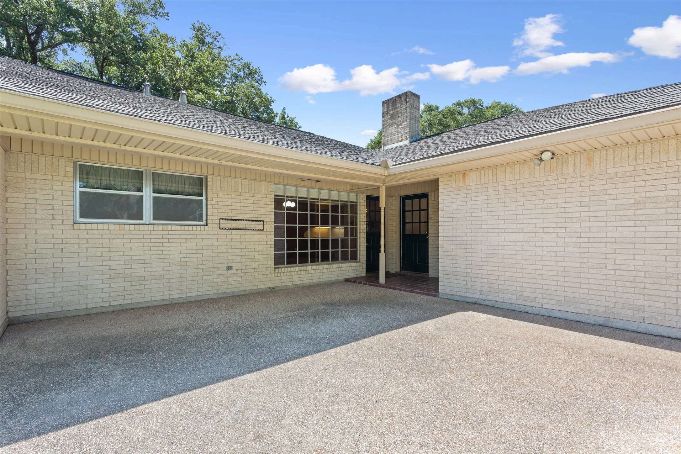 Single Family Residence For Sale in Mc Lennan County , 5201 Lake Highlands Drive, Waco, Texas 76710, 4 Bedroom, 2 Bathroom, Garage spaces, 2,772 Sqft, built in 1965, mls#21348451, Real Estate Agent in Waco, Homes For Sale in Mc Lennan county, Homes For Sale in Waco, Realtor in Waco Texas, Real Estate Brokerage Independent Realty Texas, Luminita Cordes Realtor