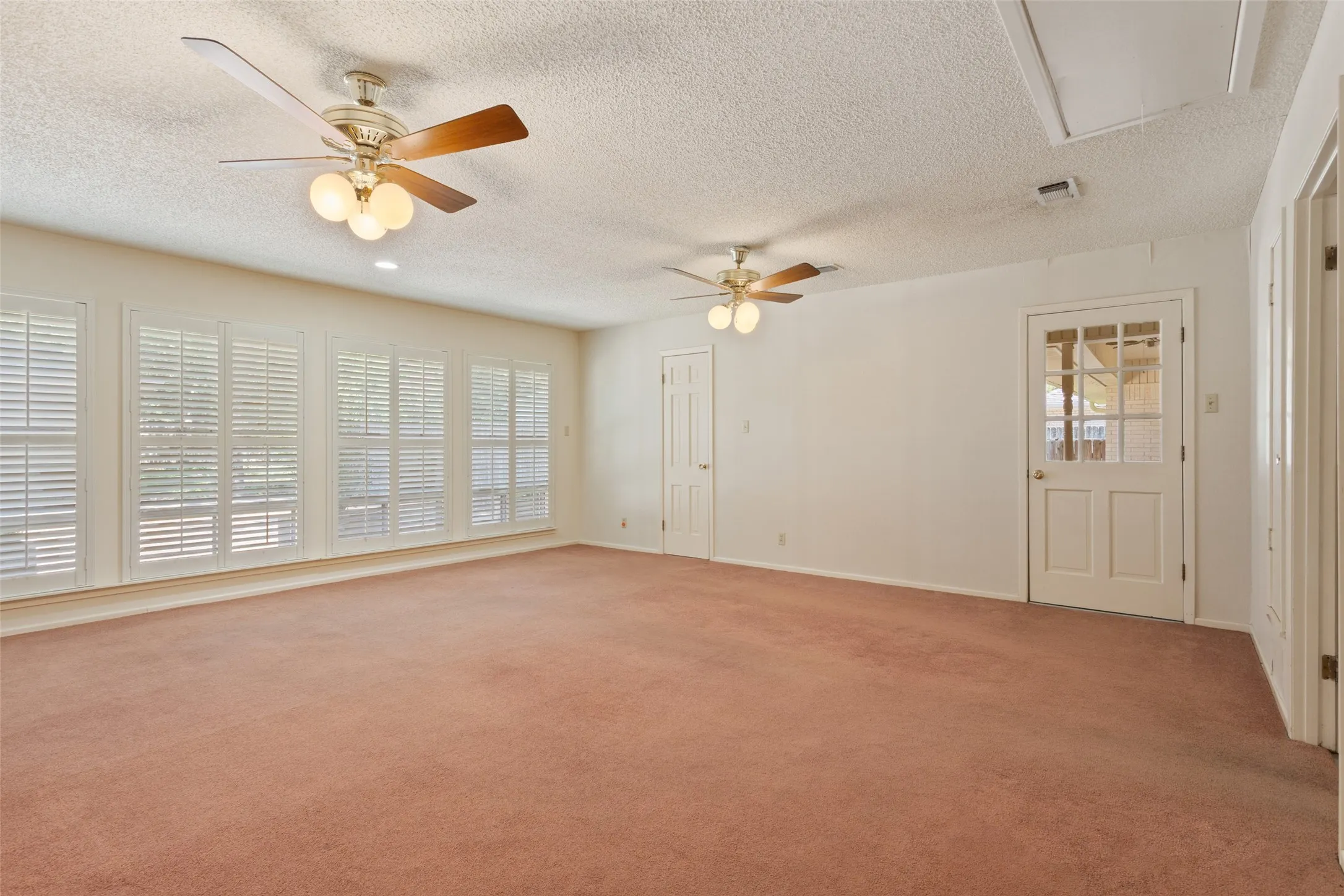 Single Family Residence For Sale in Mc Lennan County , 5201 Lake Highlands Drive, Waco, Texas 76710, 4 Bedroom, 2 Bathroom, Garage spaces, 2,772 Sqft, built in 1965, mls#21348451, Real Estate Agent in Waco, Homes For Sale in Mc Lennan county, Homes For Sale in Waco, Realtor in Waco Texas, Real Estate Brokerage Independent Realty Texas, Luminita Cordes Realtor