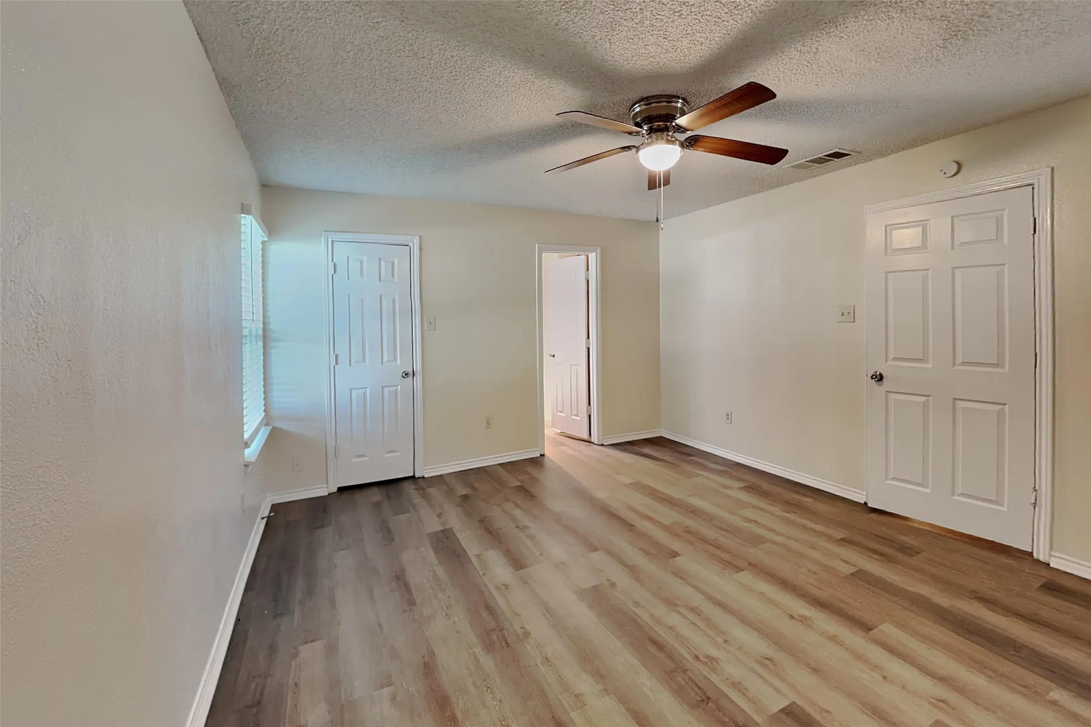 Duplex For Rent in Tarrant County , 3405 Republic Drive, Forest Hill, Texas 76140, 3 Bedroom, 2 Bathroom, Garage spaces, 1,308 Sqft, built in 1984, mls#21348107, Real Estate Agent in Forest Hill, Homes For Rent in Tarrant county, Homes For Rent in Forest Hill, Realtor in Forest Hill Texas, Real Estate Brokerage Independent Realty Texas, Luminita Cordes Realtor