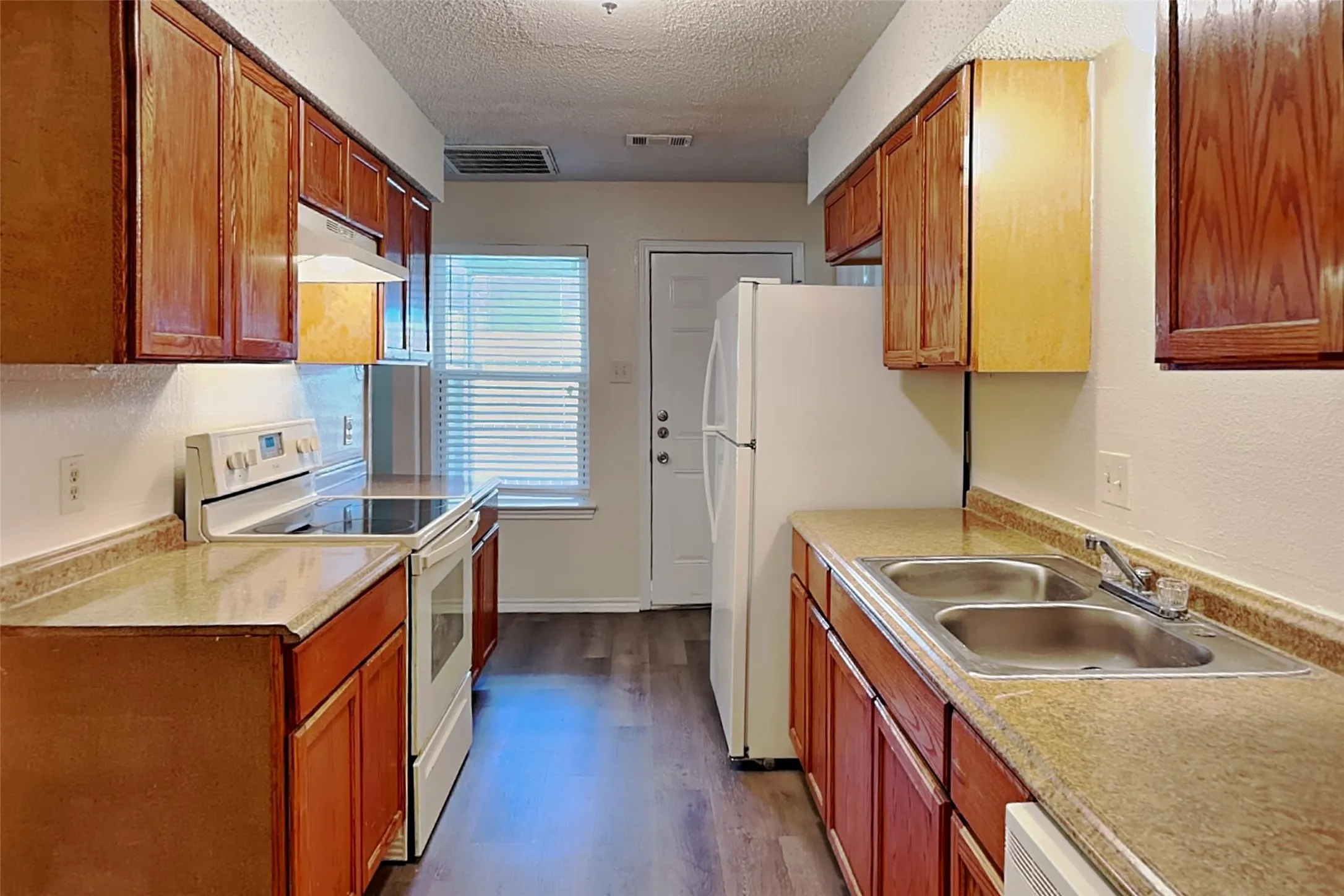 Duplex For Rent in Tarrant County , 3405 Republic Drive, Forest Hill, Texas 76140, 3 Bedroom, 2 Bathroom, Garage spaces, 1,308 Sqft, built in 1984, mls#21348107, Real Estate Agent in Forest Hill, Homes For Rent in Tarrant county, Homes For Rent in Forest Hill, Realtor in Forest Hill Texas, Real Estate Brokerage Independent Realty Texas, Luminita Cordes Realtor