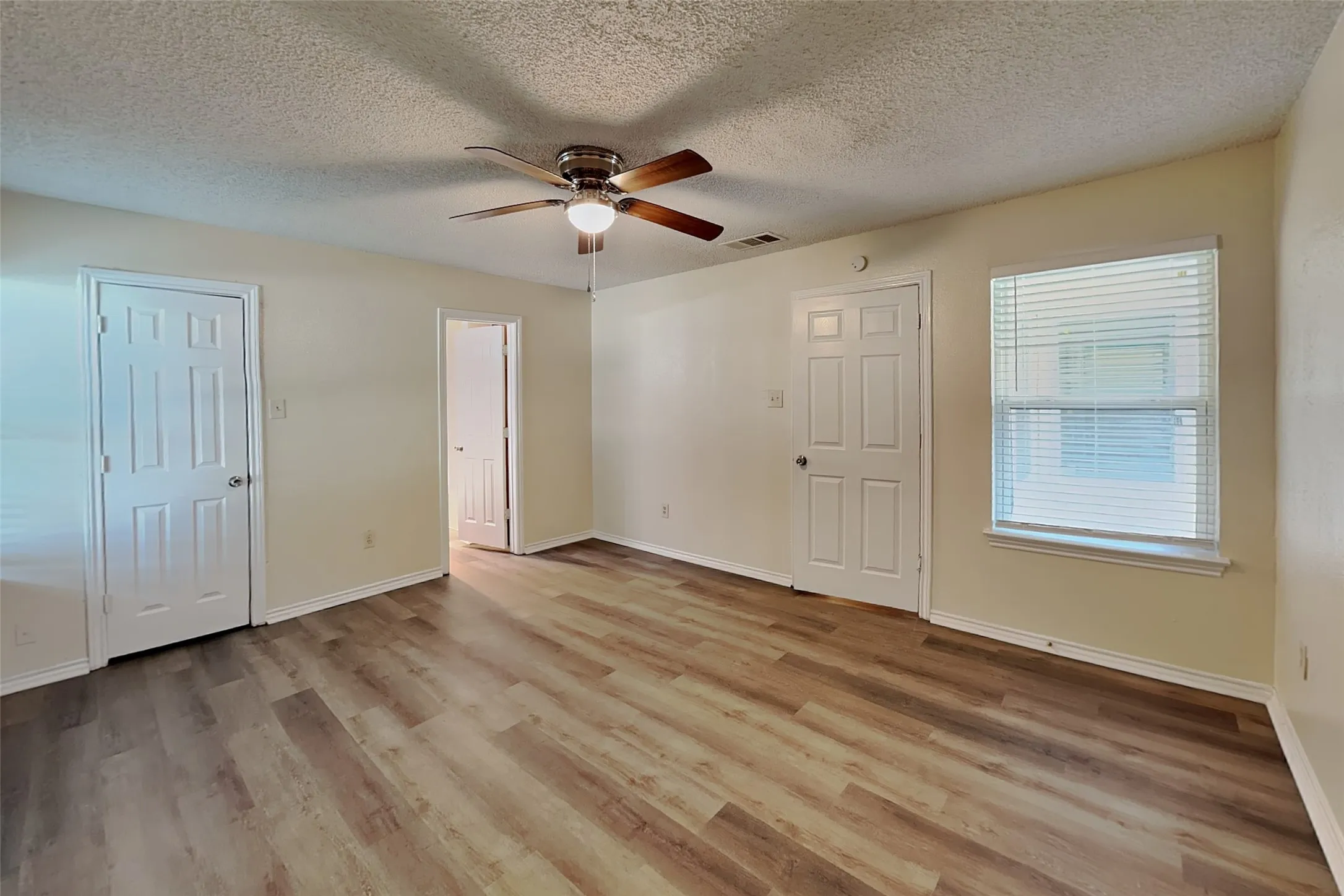Duplex For Rent in Tarrant County , 3405 Republic Drive, Forest Hill, Texas 76140, 3 Bedroom, 2 Bathroom, Garage spaces, 1,308 Sqft, built in 1984, mls#21348107, Real Estate Agent in Forest Hill, Homes For Rent in Tarrant county, Homes For Rent in Forest Hill, Realtor in Forest Hill Texas, Real Estate Brokerage Independent Realty Texas, Luminita Cordes Realtor