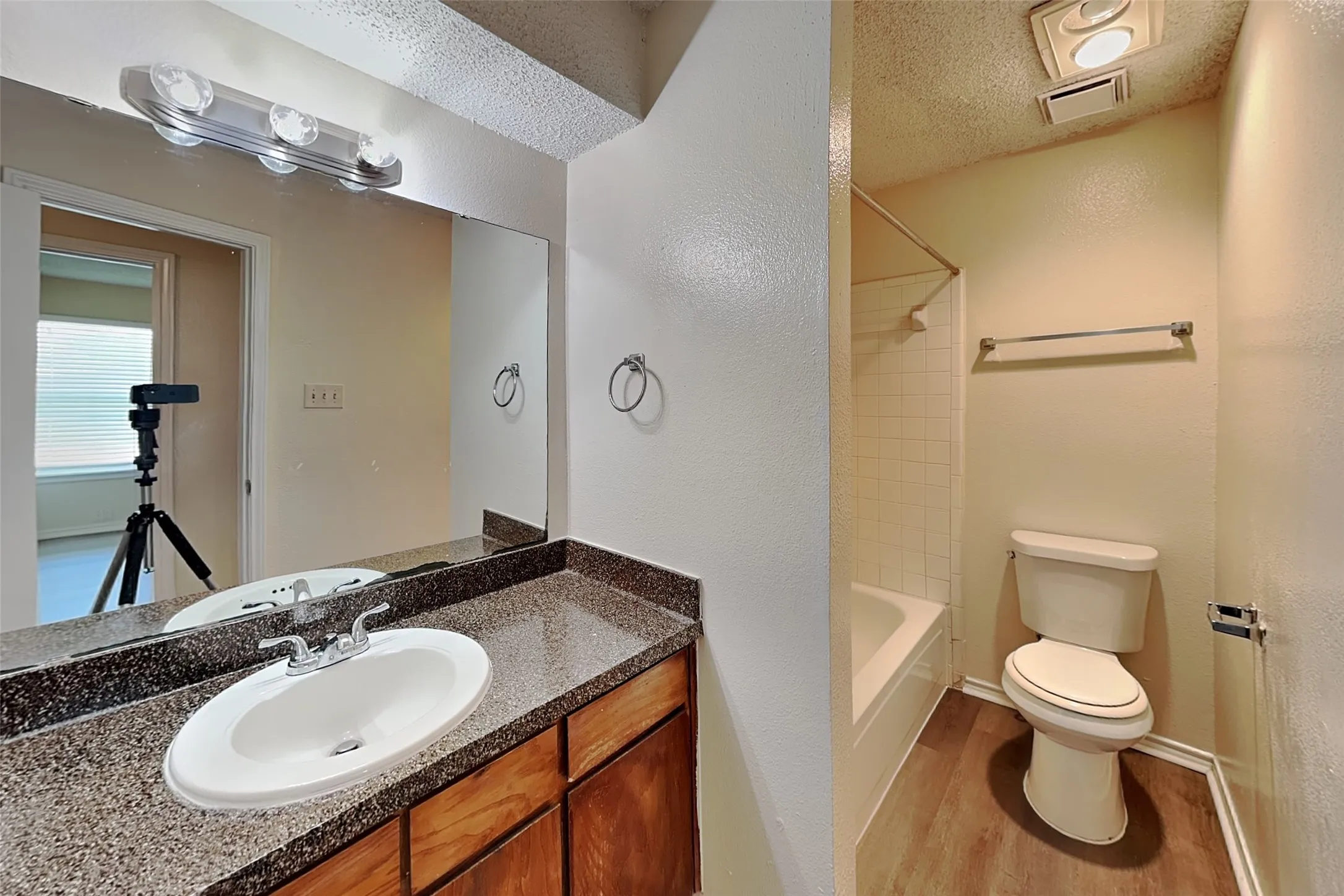 Duplex For Rent in Tarrant County , 3405 Republic Drive, Forest Hill, Texas 76140, 3 Bedroom, 2 Bathroom, Garage spaces, 1,308 Sqft, built in 1984, mls#21348107, Real Estate Agent in Forest Hill, Homes For Rent in Tarrant county, Homes For Rent in Forest Hill, Realtor in Forest Hill Texas, Real Estate Brokerage Independent Realty Texas, Luminita Cordes Realtor