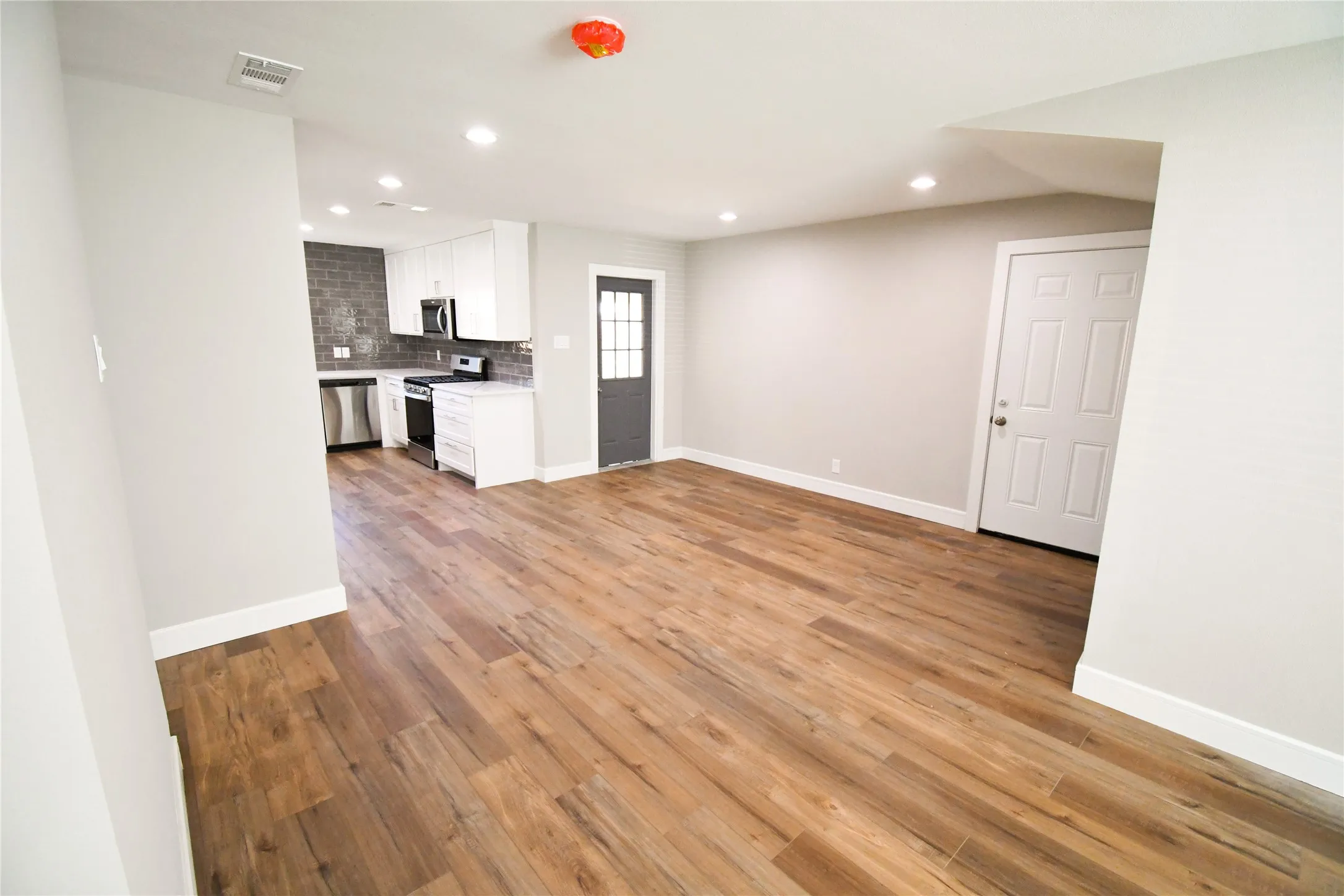 Single Family Residence For Rent in Dallas County , 2805 Cornell Circle, Irving, Texas 75062, 3 Bedroom, 2 Bathroom, 2 Garage spaces, 1,188 Sqft, built in 2024, mls#21348343, Real Estate Agent in Irving, Homes For Rent in Dallas county, Homes For Rent in Irving, Realtor in Irving Texas, Real Estate Brokerage Independent Realty Texas, Luminita Cordes Realtor