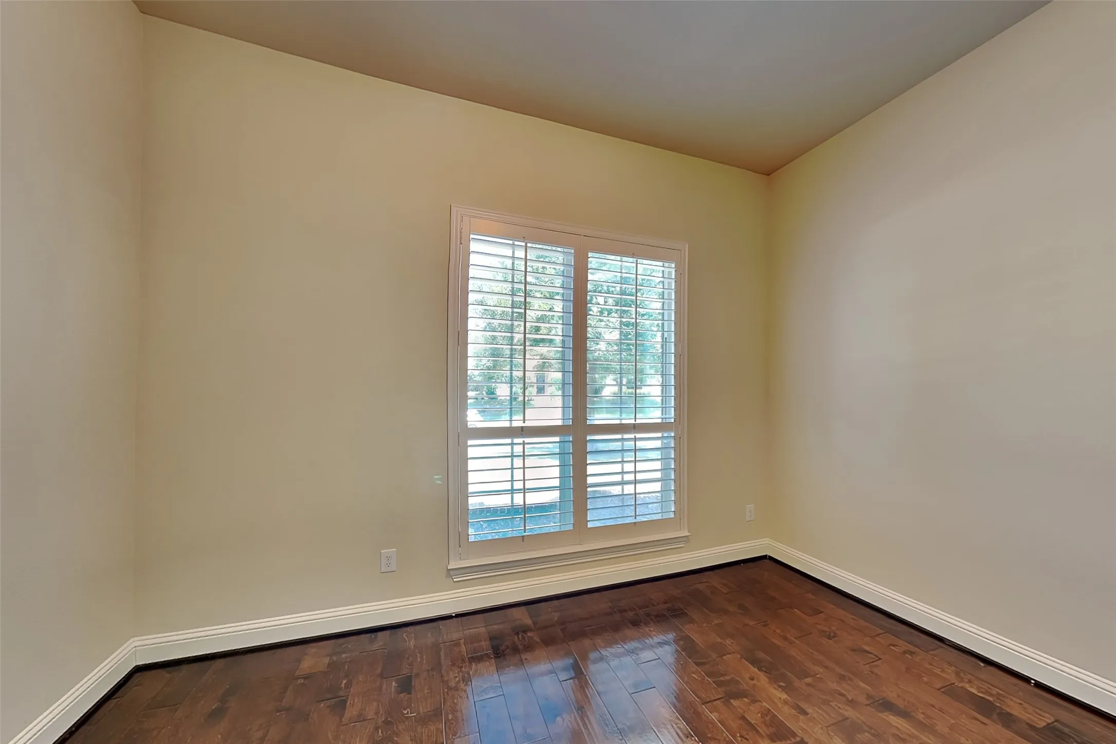 Single Family Residence For Rent in Dallas County , 3006 Knightsbridge Lane, Garland, Texas 75043, 5 Bedroom, 4 Bathroom, 2 Garage spaces, 4,361 Sqft, built in 2013, mls#21348105, Real Estate Agent in Garland, Homes For Rent in Dallas county, Homes For Rent in Garland, Realtor in Garland Texas, Real Estate Brokerage Independent Realty Texas, Luminita Cordes Realtor