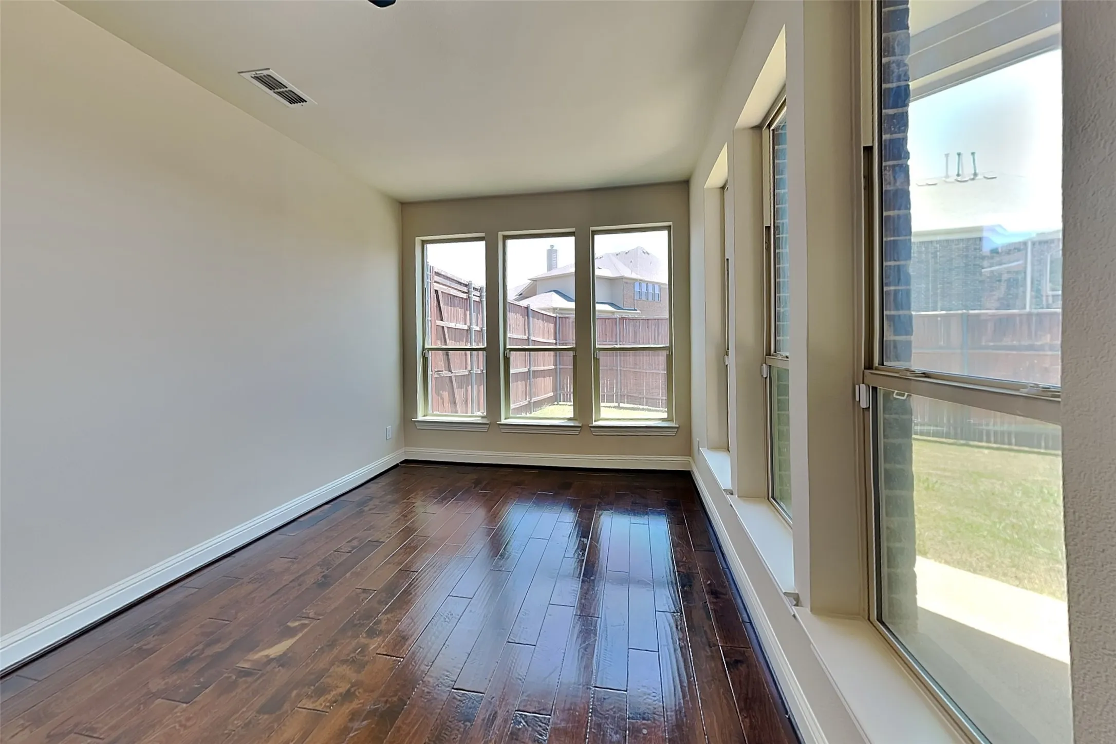 Single Family Residence For Rent in Dallas County , 3006 Knightsbridge Lane, Garland, Texas 75043, 5 Bedroom, 4 Bathroom, 2 Garage spaces, 4,361 Sqft, built in 2013, mls#21348105, Real Estate Agent in Garland, Homes For Rent in Dallas county, Homes For Rent in Garland, Realtor in Garland Texas, Real Estate Brokerage Independent Realty Texas, Luminita Cordes Realtor