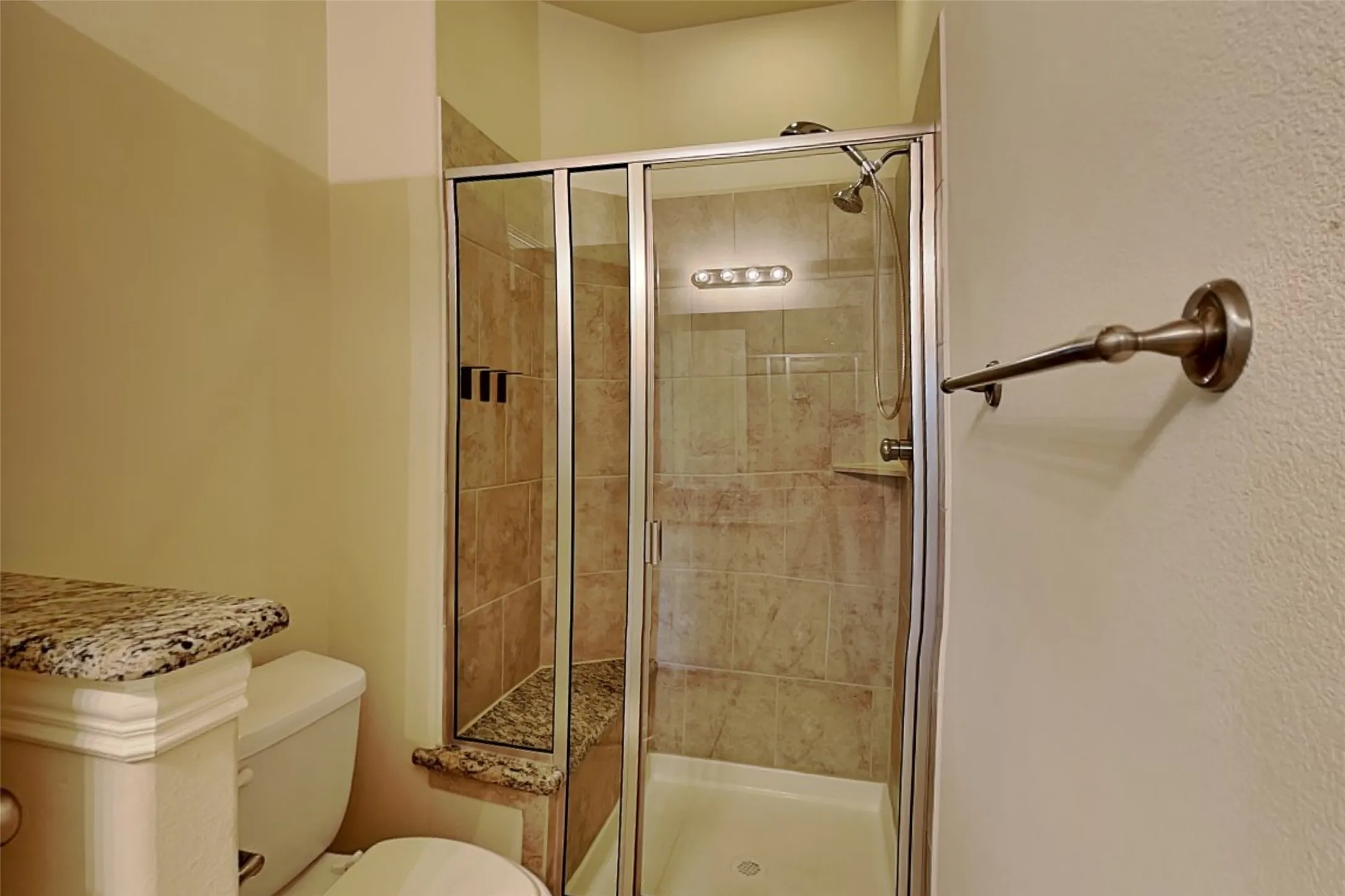 Single Family Residence For Rent in Dallas County , 3006 Knightsbridge Lane, Garland, Texas 75043, 5 Bedroom, 4 Bathroom, 2 Garage spaces, 4,361 Sqft, built in 2013, mls#21348105, Real Estate Agent in Garland, Homes For Rent in Dallas county, Homes For Rent in Garland, Realtor in Garland Texas, Real Estate Brokerage Independent Realty Texas, Luminita Cordes Realtor