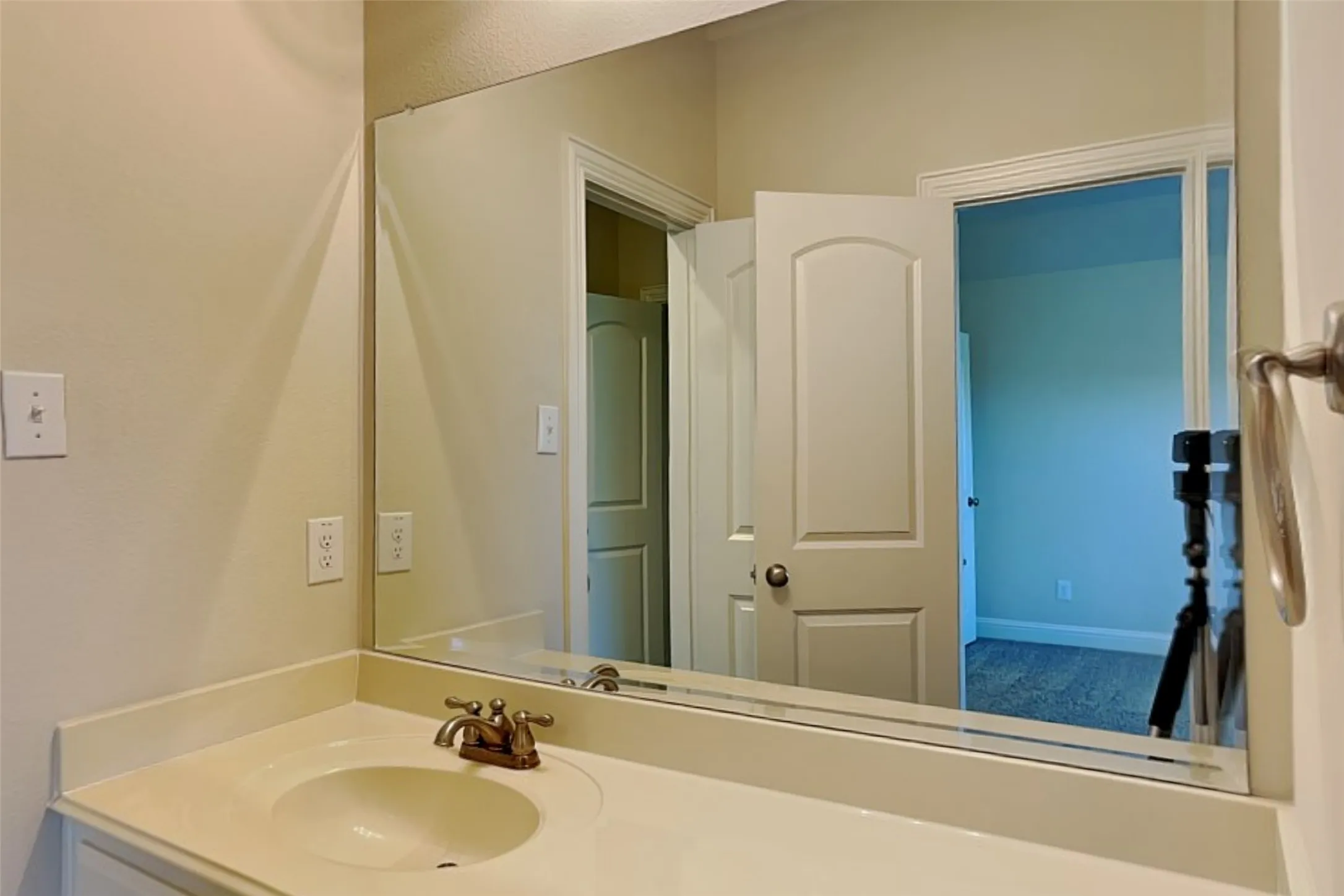 Single Family Residence For Rent in Dallas County , 3006 Knightsbridge Lane, Garland, Texas 75043, 5 Bedroom, 4 Bathroom, 2 Garage spaces, 4,361 Sqft, built in 2013, mls#21348105, Real Estate Agent in Garland, Homes For Rent in Dallas county, Homes For Rent in Garland, Realtor in Garland Texas, Real Estate Brokerage Independent Realty Texas, Luminita Cordes Realtor