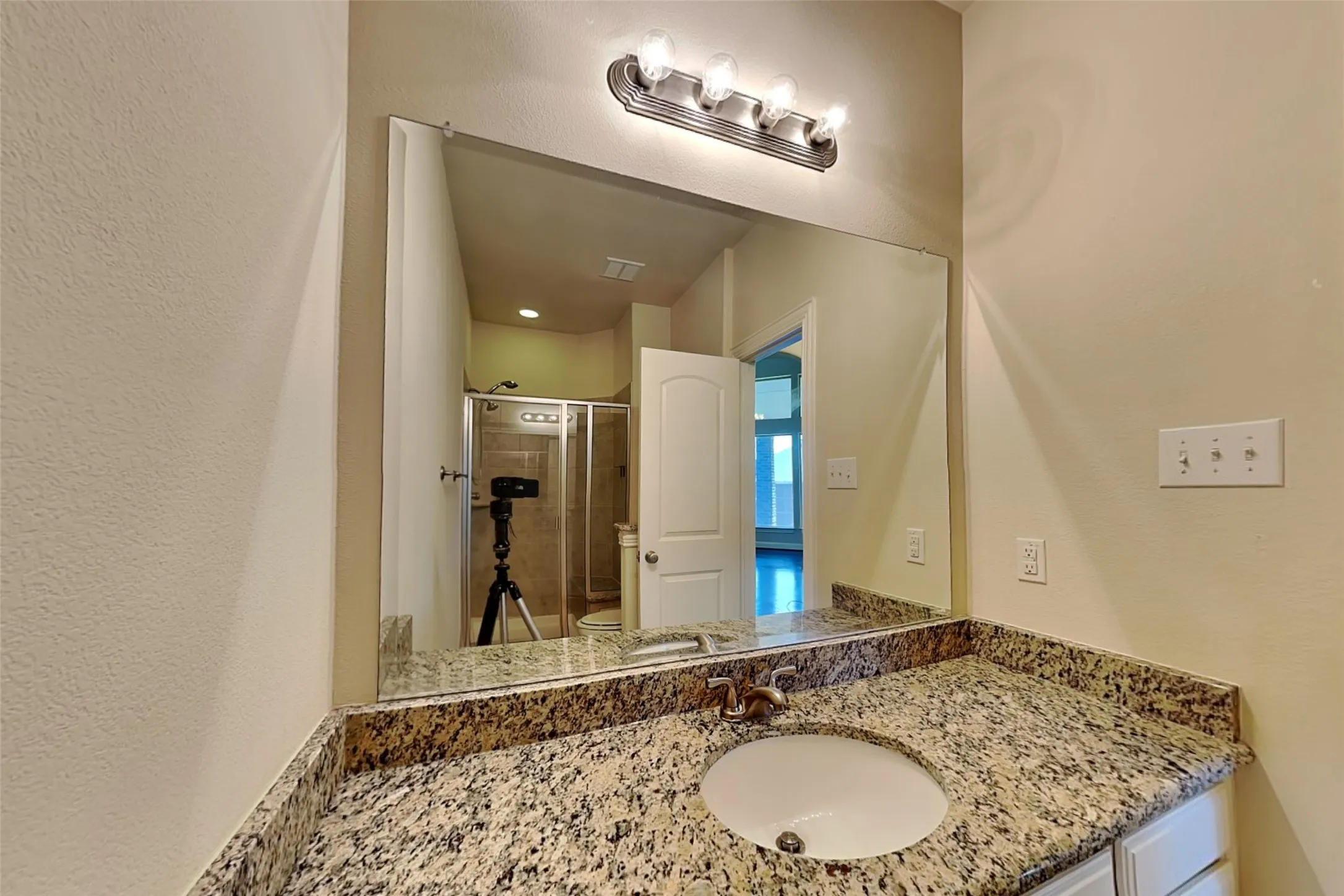 Single Family Residence For Rent in Dallas County , 3006 Knightsbridge Lane, Garland, Texas 75043, 5 Bedroom, 4 Bathroom, 2 Garage spaces, 4,361 Sqft, built in 2013, mls#21348105, Real Estate Agent in Garland, Homes For Rent in Dallas county, Homes For Rent in Garland, Realtor in Garland Texas, Real Estate Brokerage Independent Realty Texas, Luminita Cordes Realtor