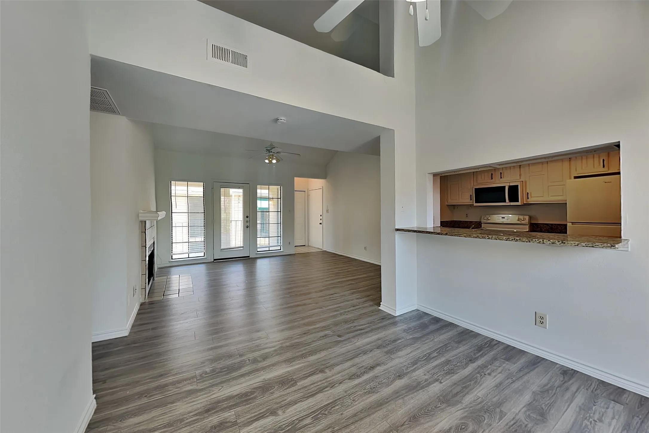 Single Family Residence For Rent in Dallas County , 3105 San Jacinto Street 308, Dallas, Texas 75204, 1 Bedroom, 1 Bathroom, Garage spaces, 762 Sqft, built in 1981, mls#21348104, Real Estate Agent in Dallas, Homes For Rent in Dallas county, Homes For Rent in Dallas, Realtor in Dallas Texas, Real Estate Brokerage Independent Realty Texas, Luminita Cordes Realtor