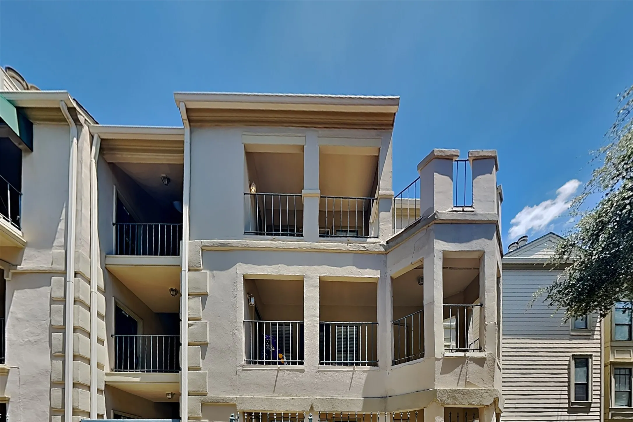 Single Family Residence For Rent in Dallas County , 3105 San Jacinto Street 308, Dallas, Texas 75204, 1 Bedroom, 1 Bathroom, Garage spaces, 762 Sqft, built in 1981, mls#21348104, Real Estate Agent in Dallas, Homes For Rent in Dallas county, Homes For Rent in Dallas, Realtor in Dallas Texas, Real Estate Brokerage Independent Realty Texas, Luminita Cordes Realtor