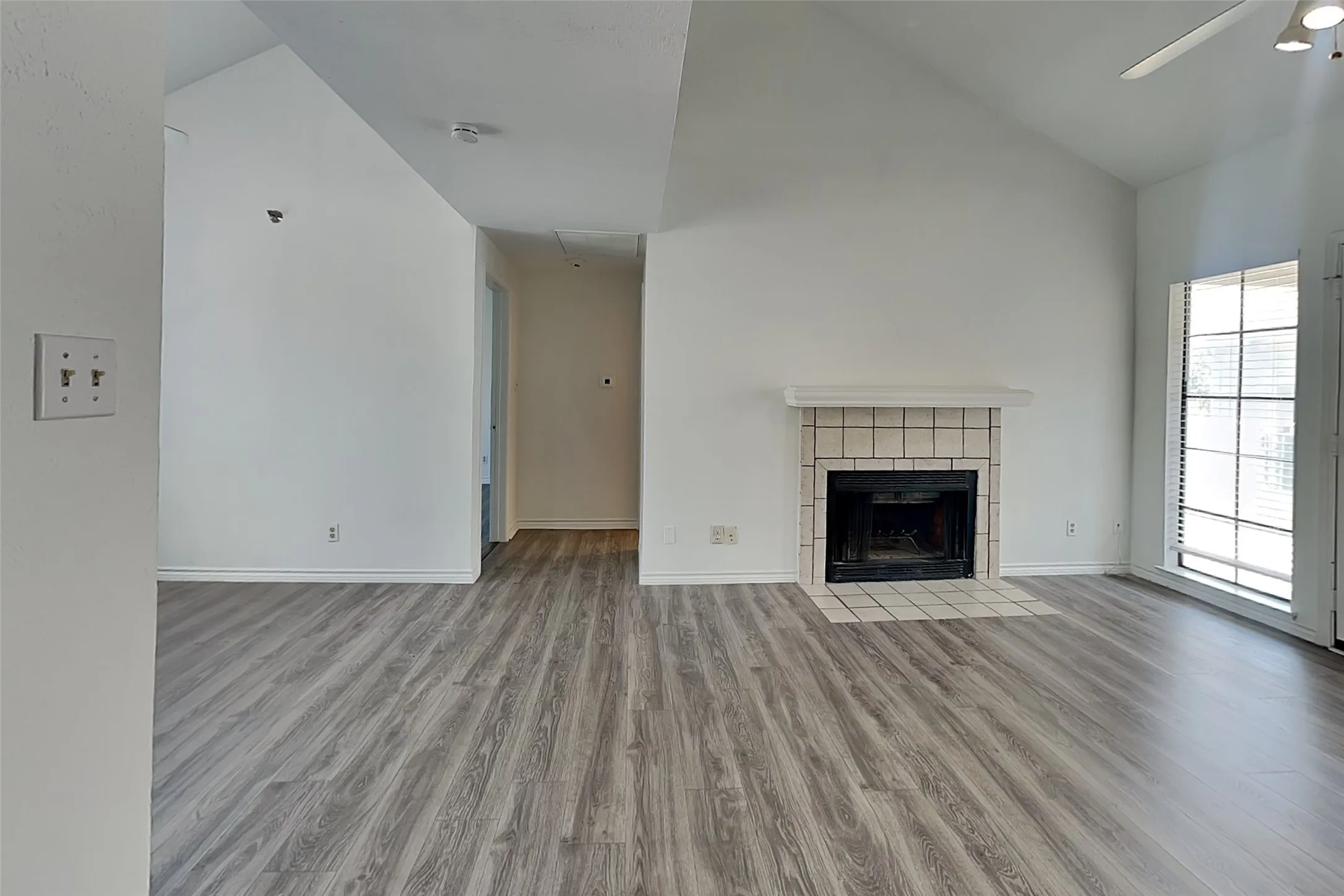 Single Family Residence For Rent in Dallas County , 3105 San Jacinto Street 308, Dallas, Texas 75204, 1 Bedroom, 1 Bathroom, Garage spaces, 762 Sqft, built in 1981, mls#21348104, Real Estate Agent in Dallas, Homes For Rent in Dallas county, Homes For Rent in Dallas, Realtor in Dallas Texas, Real Estate Brokerage Independent Realty Texas, Luminita Cordes Realtor
