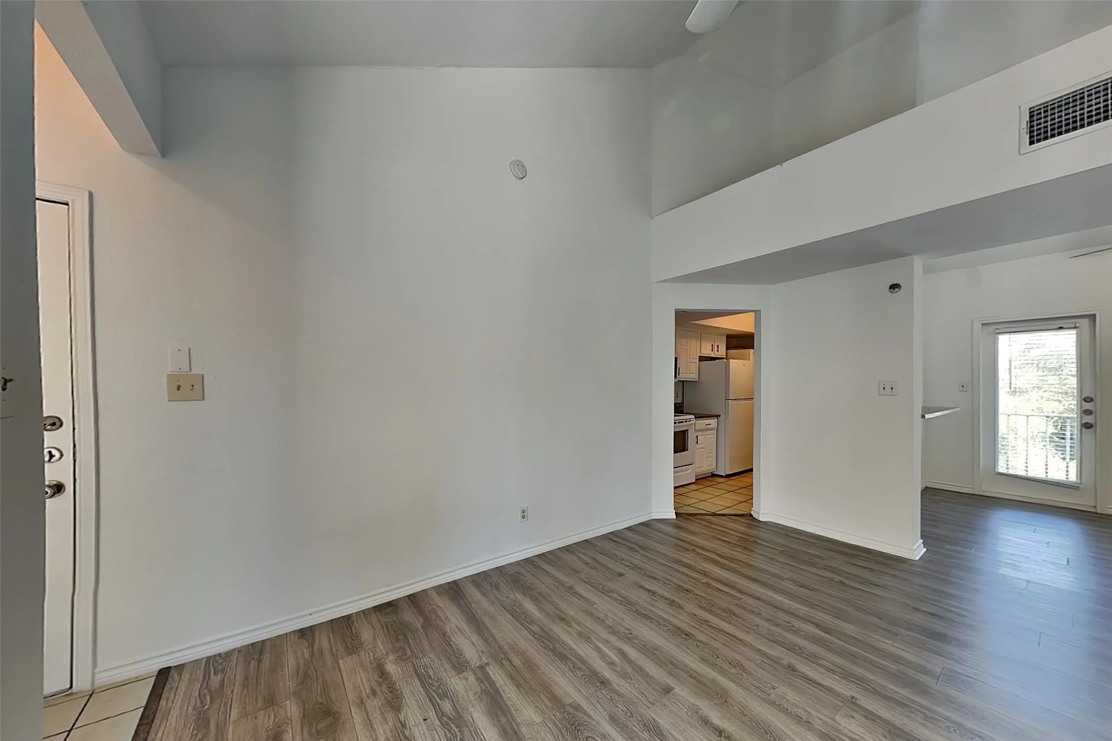Single Family Residence For Rent in Dallas County , 3105 San Jacinto Street 308, Dallas, Texas 75204, 1 Bedroom, 1 Bathroom, Garage spaces, 762 Sqft, built in 1981, mls#21348104, Real Estate Agent in Dallas, Homes For Rent in Dallas county, Homes For Rent in Dallas, Realtor in Dallas Texas, Real Estate Brokerage Independent Realty Texas, Luminita Cordes Realtor