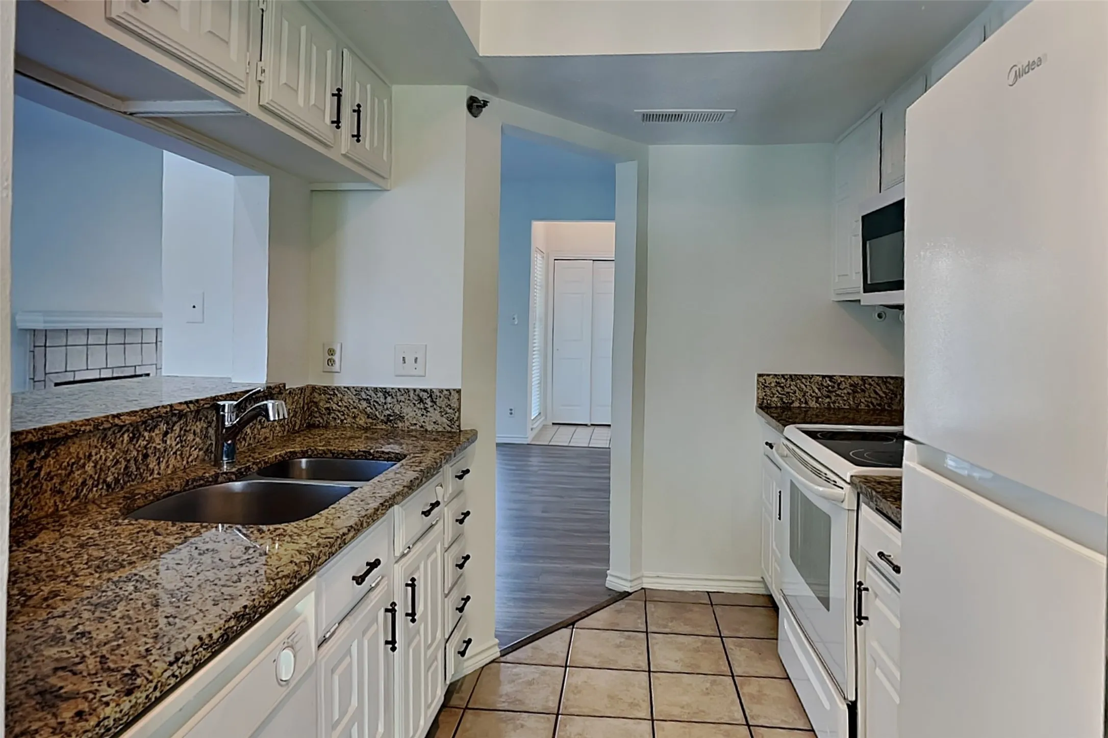 Single Family Residence For Rent in Dallas County , 3105 San Jacinto Street 308, Dallas, Texas 75204, 1 Bedroom, 1 Bathroom, Garage spaces, 762 Sqft, built in 1981, mls#21348104, Real Estate Agent in Dallas, Homes For Rent in Dallas county, Homes For Rent in Dallas, Realtor in Dallas Texas, Real Estate Brokerage Independent Realty Texas, Luminita Cordes Realtor