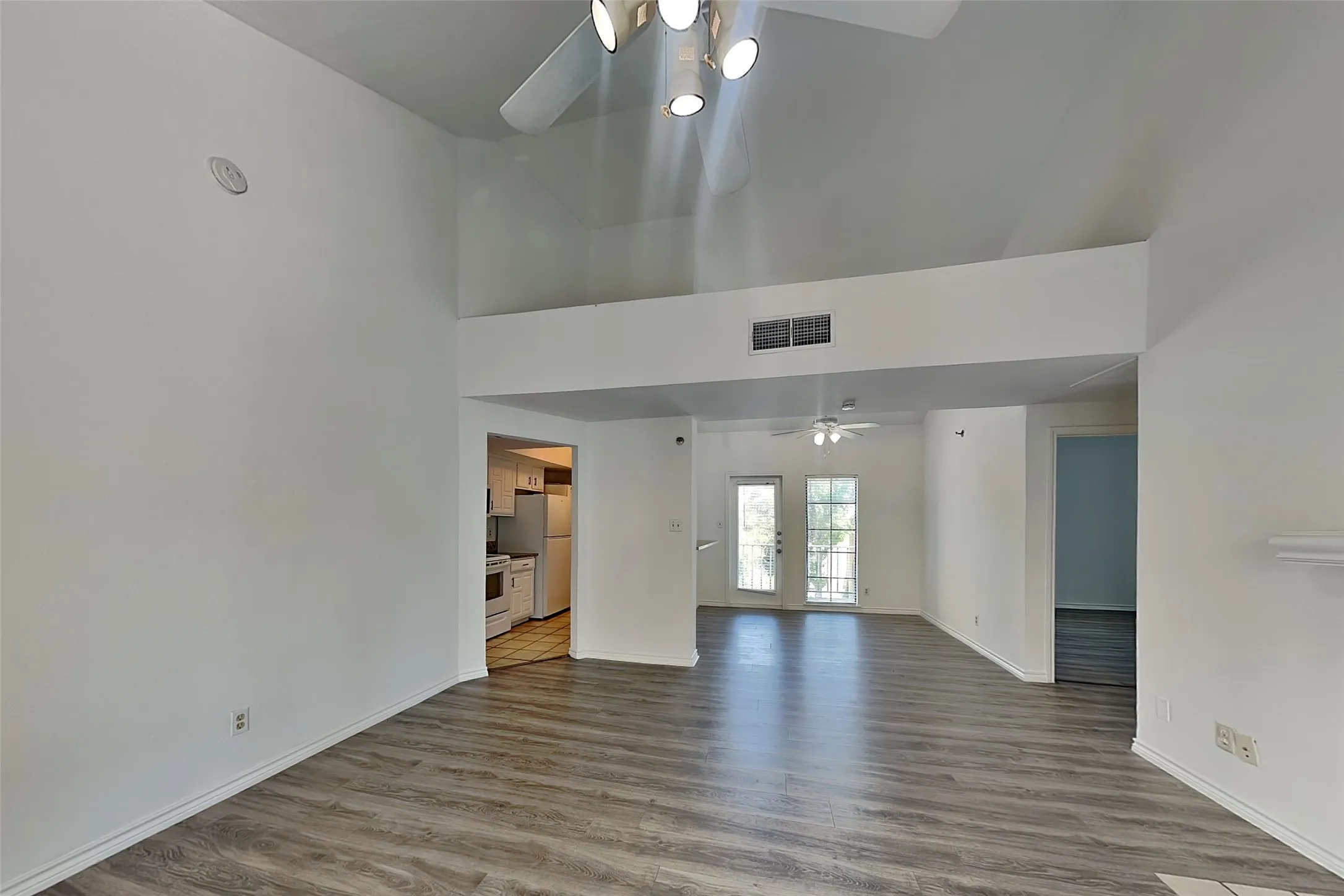 Single Family Residence For Rent in Dallas County , 3105 San Jacinto Street 308, Dallas, Texas 75204, 1 Bedroom, 1 Bathroom, Garage spaces, 762 Sqft, built in 1981, mls#21348104, Real Estate Agent in Dallas, Homes For Rent in Dallas county, Homes For Rent in Dallas, Realtor in Dallas Texas, Real Estate Brokerage Independent Realty Texas, Luminita Cordes Realtor