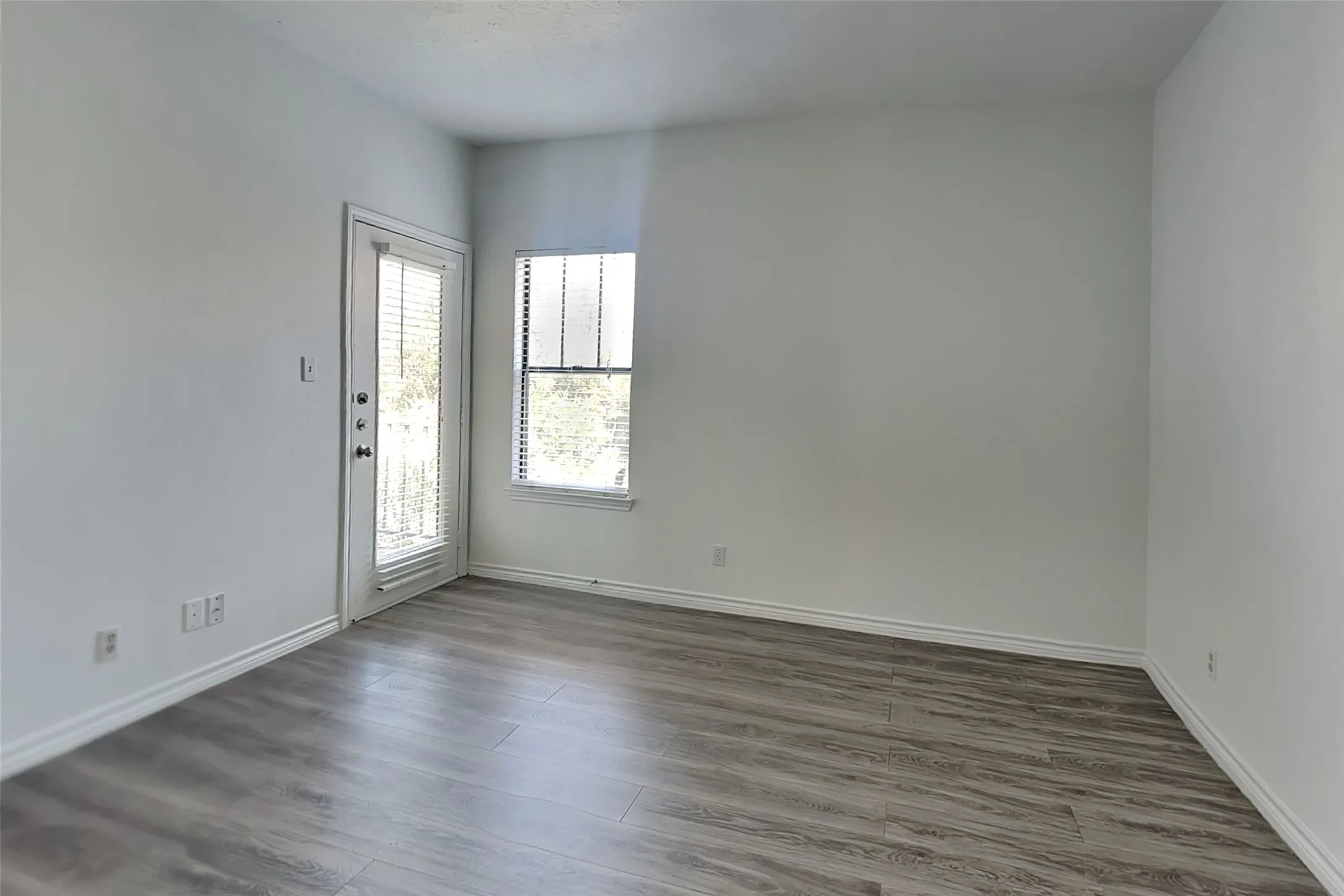 Single Family Residence For Rent in Dallas County , 3105 San Jacinto Street 308, Dallas, Texas 75204, 1 Bedroom, 1 Bathroom, Garage spaces, 762 Sqft, built in 1981, mls#21348104, Real Estate Agent in Dallas, Homes For Rent in Dallas county, Homes For Rent in Dallas, Realtor in Dallas Texas, Real Estate Brokerage Independent Realty Texas, Luminita Cordes Realtor