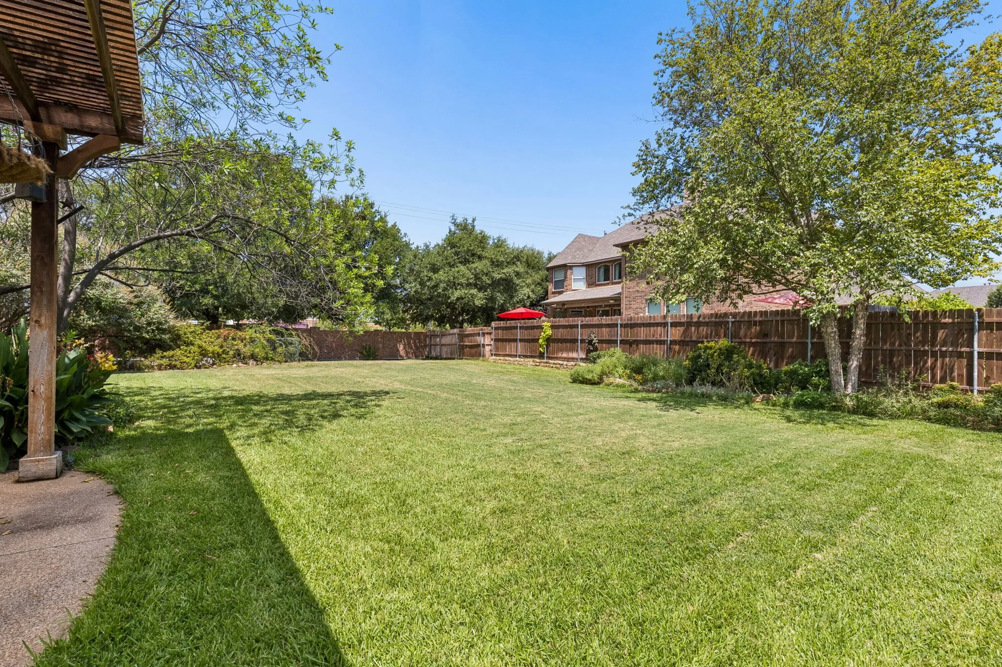 Single Family Residence For Sale in Tarrant County , 2004 Hayley Drive, Keller, Texas 76248, 4 Bedroom, 4 Bathroom, 2 Garage spaces, 3,628 Sqft, built in 2006, mls#21343929, Real Estate Agent in Keller, Homes For Sale in Tarrant county, Homes For Sale in Keller, Realtor in Keller Texas, Real Estate Brokerage Independent Realty Texas, Luminita Cordes Realtor