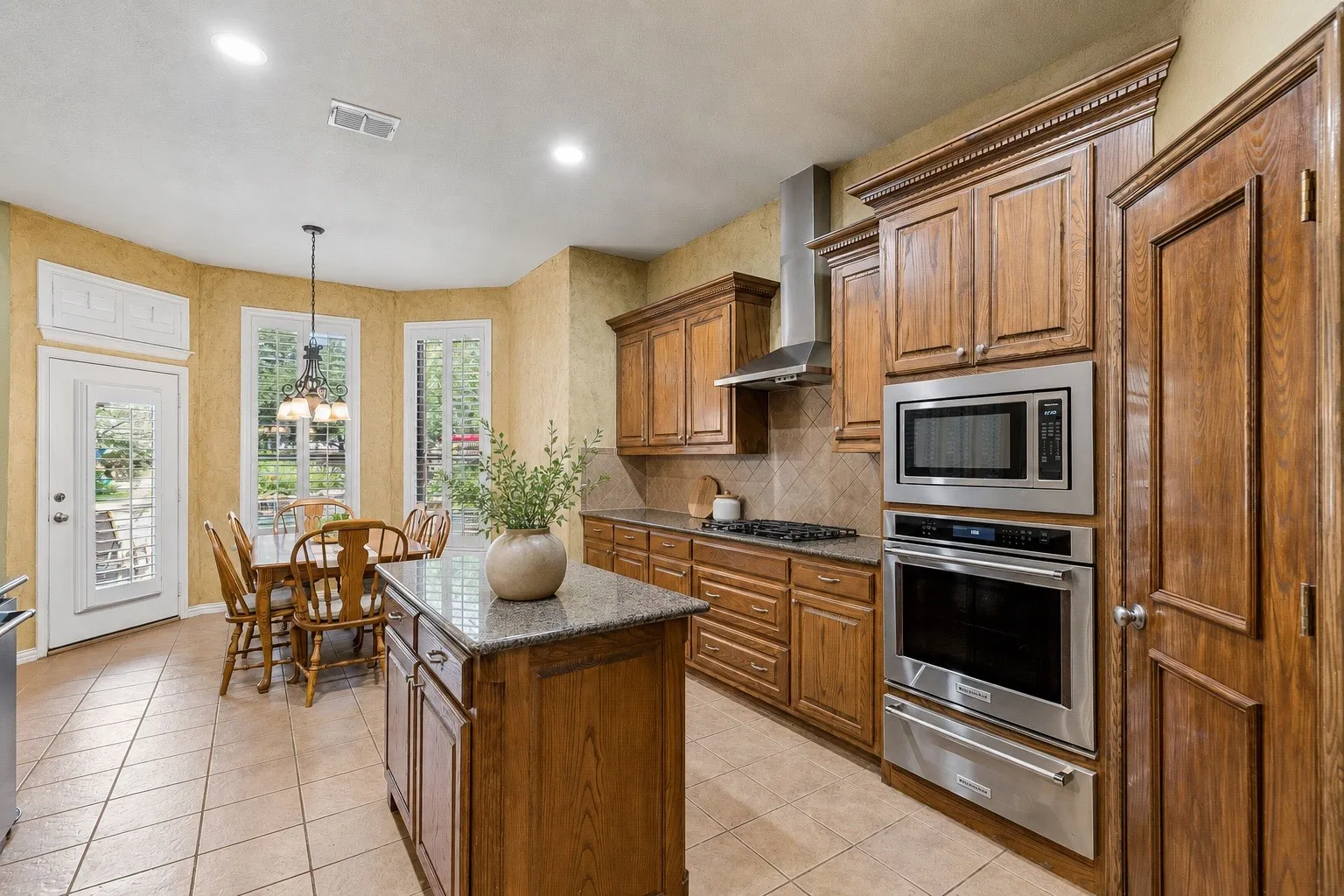 Single Family Residence For Sale in Tarrant County , 2004 Hayley Drive, Keller, Texas 76248, 4 Bedroom, 4 Bathroom, 2 Garage spaces, 3,628 Sqft, built in 2006, mls#21343929, Real Estate Agent in Keller, Homes For Sale in Tarrant county, Homes For Sale in Keller, Realtor in Keller Texas, Real Estate Brokerage Independent Realty Texas, Luminita Cordes Realtor