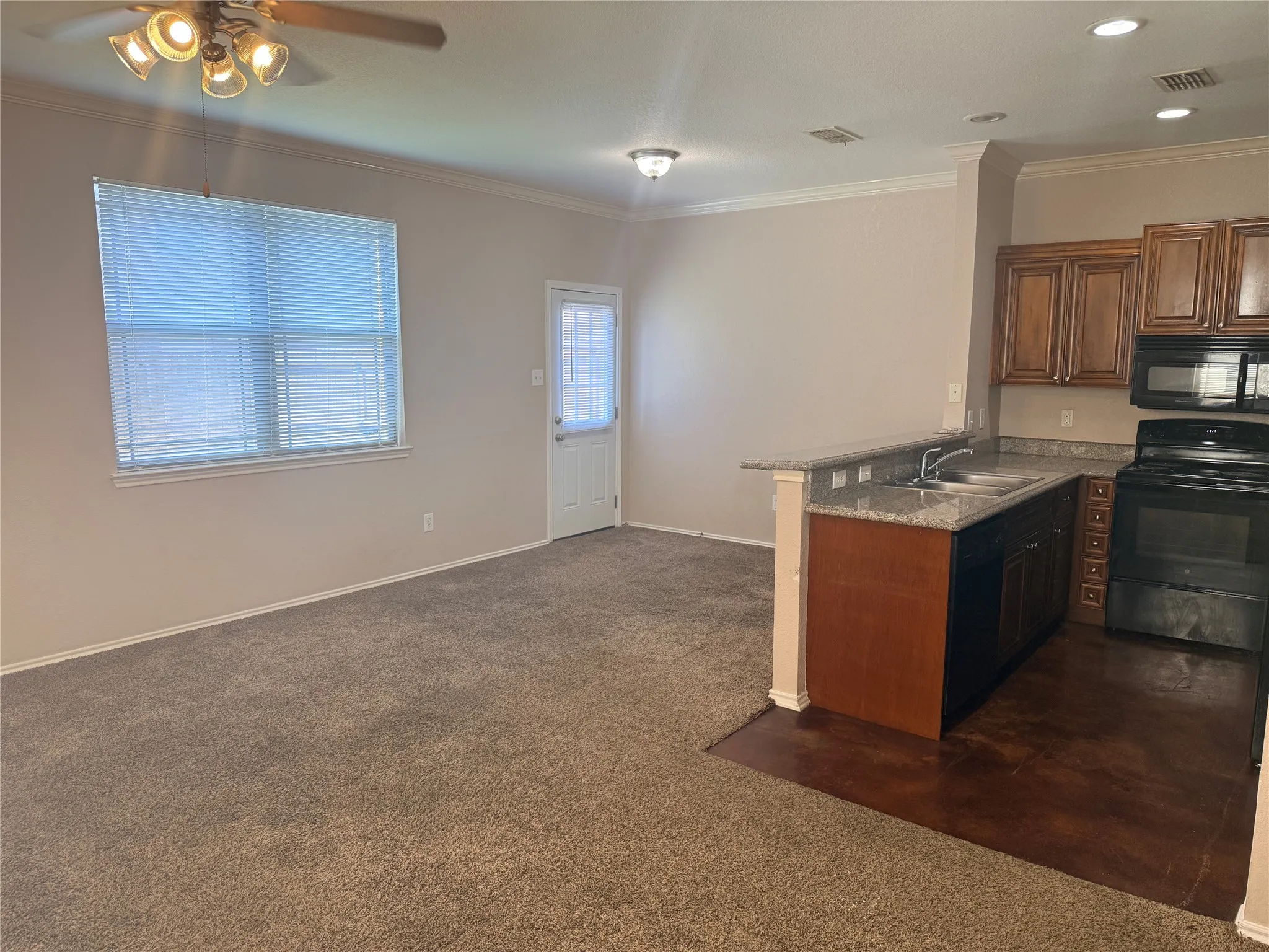 Townhouse For Rent in Tarrant County , 2318 Aldergate Drive, Arlington, Texas 76012, 3 Bedrooms, 3 Bathrooms, 1 Garage spaces, 1,206 Sqft, built in 2008, Price $1,750, mls#21348449, Real Estate Agent in Arlington, Homes For Rent in Tarrant county, Homes For Rent in Arlington, Realtor in Arlington Texas, Real Estate Brokerage Independent Realty Texas, Luminita Cordes Realtor