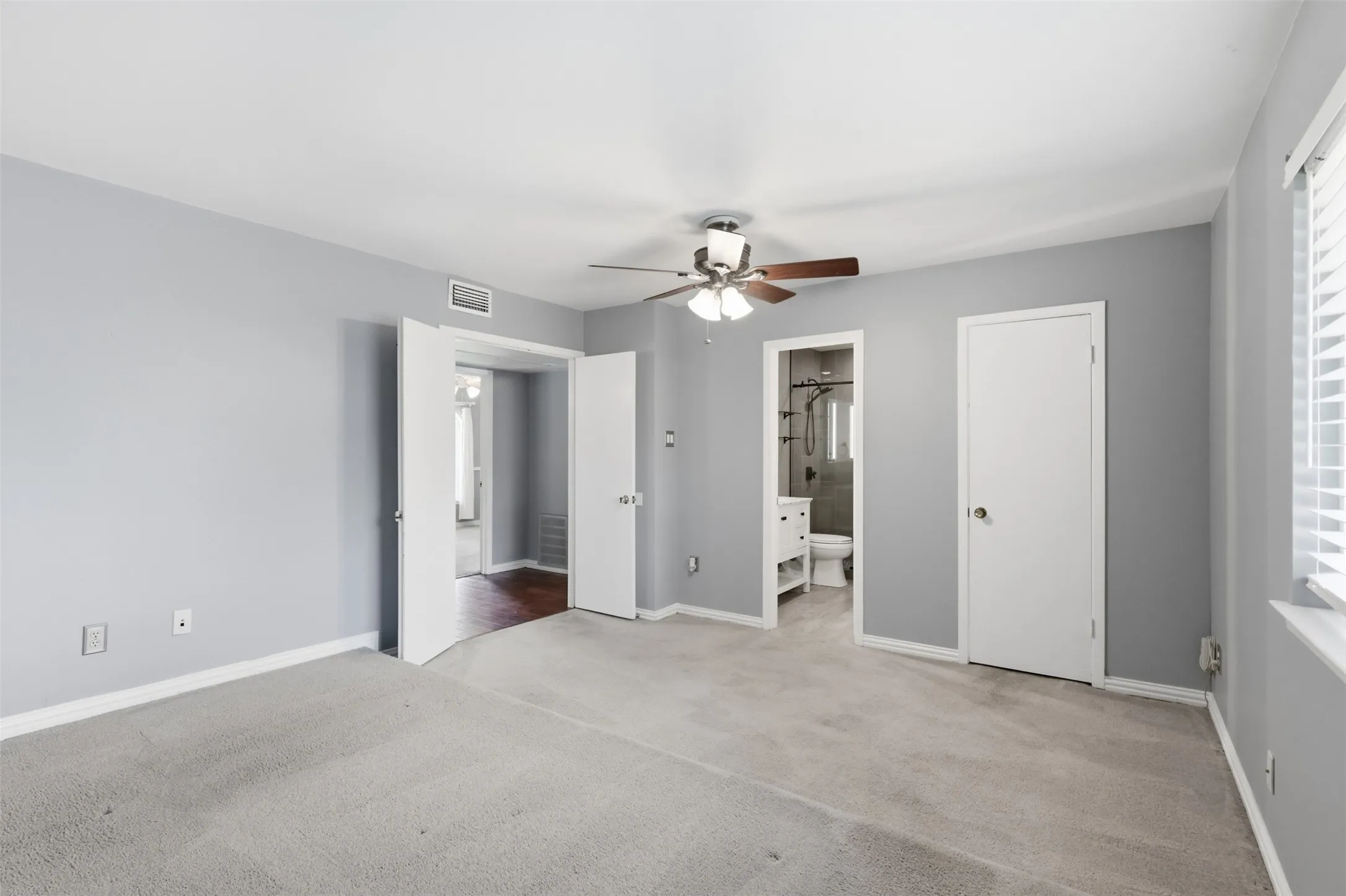 Single Family Residence For Sale in Dallas County , 1014 Mountview Court, Carrollton, Texas 75006, 4 Bedroom, 2 Bathroom, Garage spaces, 1,696 Sqft, built in 1971, mls#21347690, Real Estate Agent in Carrollton, Homes For Sale in Dallas county, Homes For Sale in Carrollton, Realtor in Carrollton Texas, Real Estate Brokerage Independent Realty Texas, Luminita Cordes Realtor