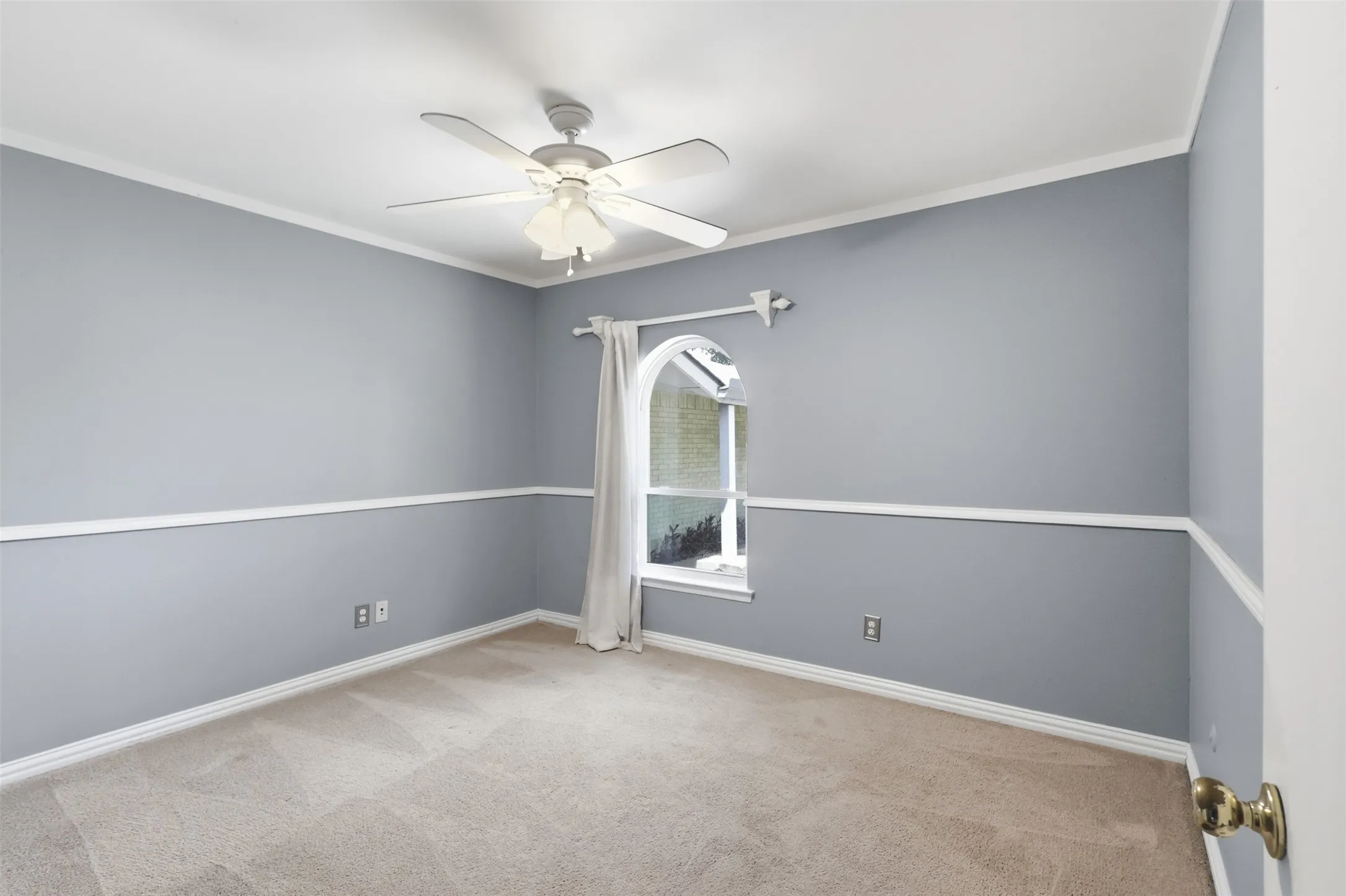 Single Family Residence For Sale in Dallas County , 1014 Mountview Court, Carrollton, Texas 75006, 4 Bedroom, 2 Bathroom, Garage spaces, 1,696 Sqft, built in 1971, mls#21347690, Real Estate Agent in Carrollton, Homes For Sale in Dallas county, Homes For Sale in Carrollton, Realtor in Carrollton Texas, Real Estate Brokerage Independent Realty Texas, Luminita Cordes Realtor