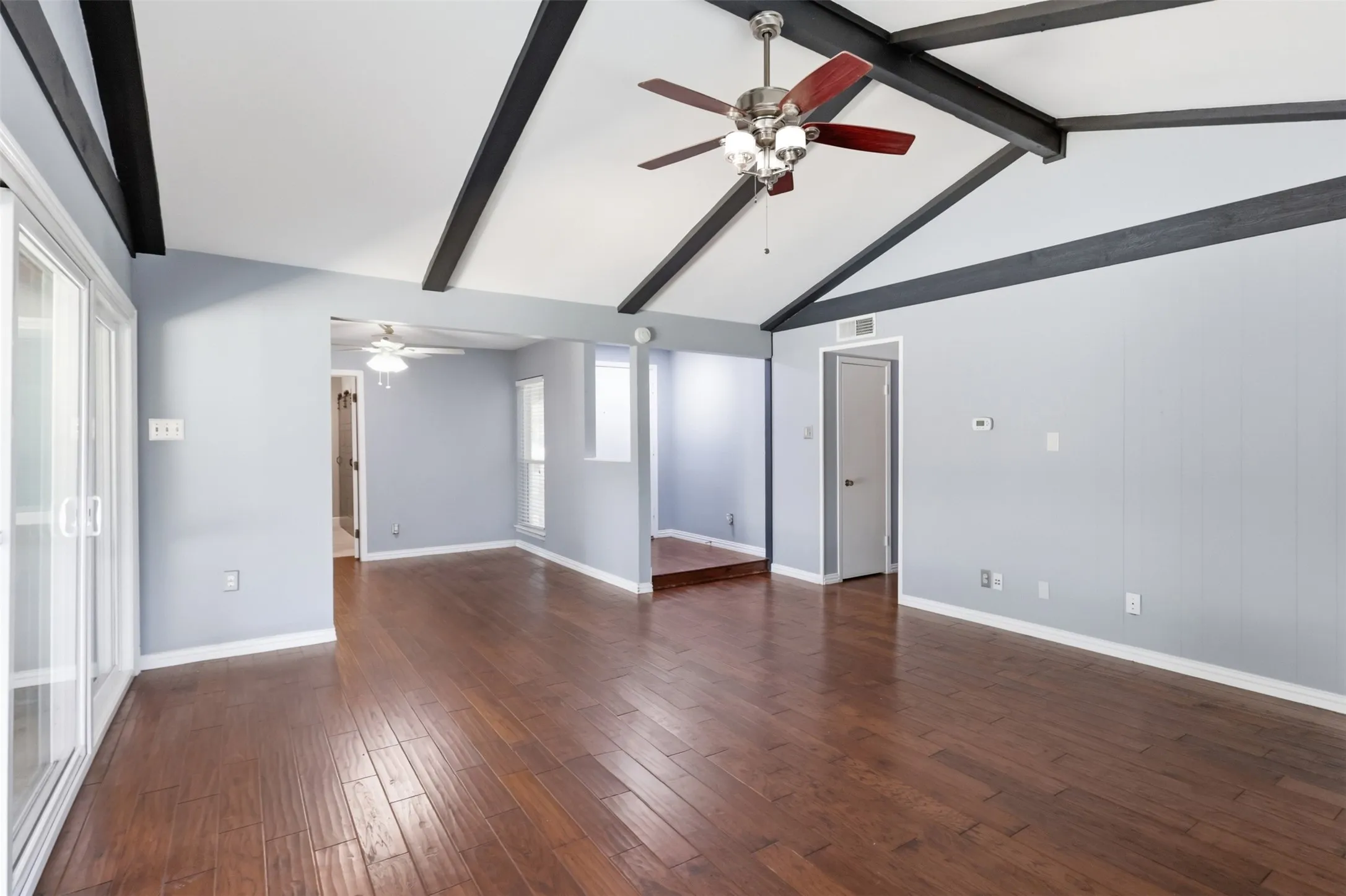 Single Family Residence For Sale in Dallas County , 1014 Mountview Court, Carrollton, Texas 75006, 4 Bedroom, 2 Bathroom, Garage spaces, 1,696 Sqft, built in 1971, mls#21347690, Real Estate Agent in Carrollton, Homes For Sale in Dallas county, Homes For Sale in Carrollton, Realtor in Carrollton Texas, Real Estate Brokerage Independent Realty Texas, Luminita Cordes Realtor
