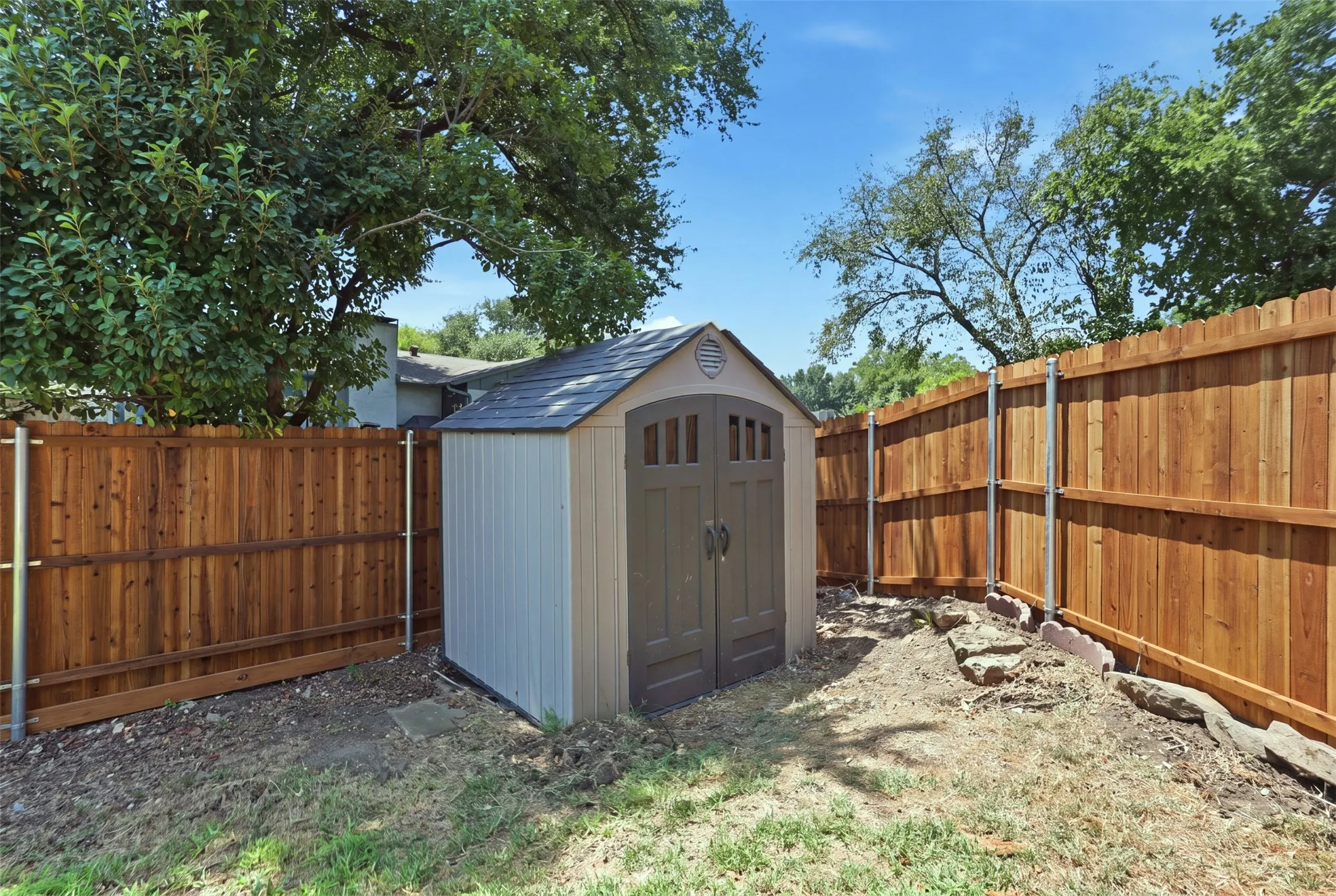 Single Family Residence For Sale in Dallas County , 1014 Mountview Court, Carrollton, Texas 75006, 4 Bedroom, 2 Bathroom, Garage spaces, 1,696 Sqft, built in 1971, mls#21347690, Real Estate Agent in Carrollton, Homes For Sale in Dallas county, Homes For Sale in Carrollton, Realtor in Carrollton Texas, Real Estate Brokerage Independent Realty Texas, Luminita Cordes Realtor