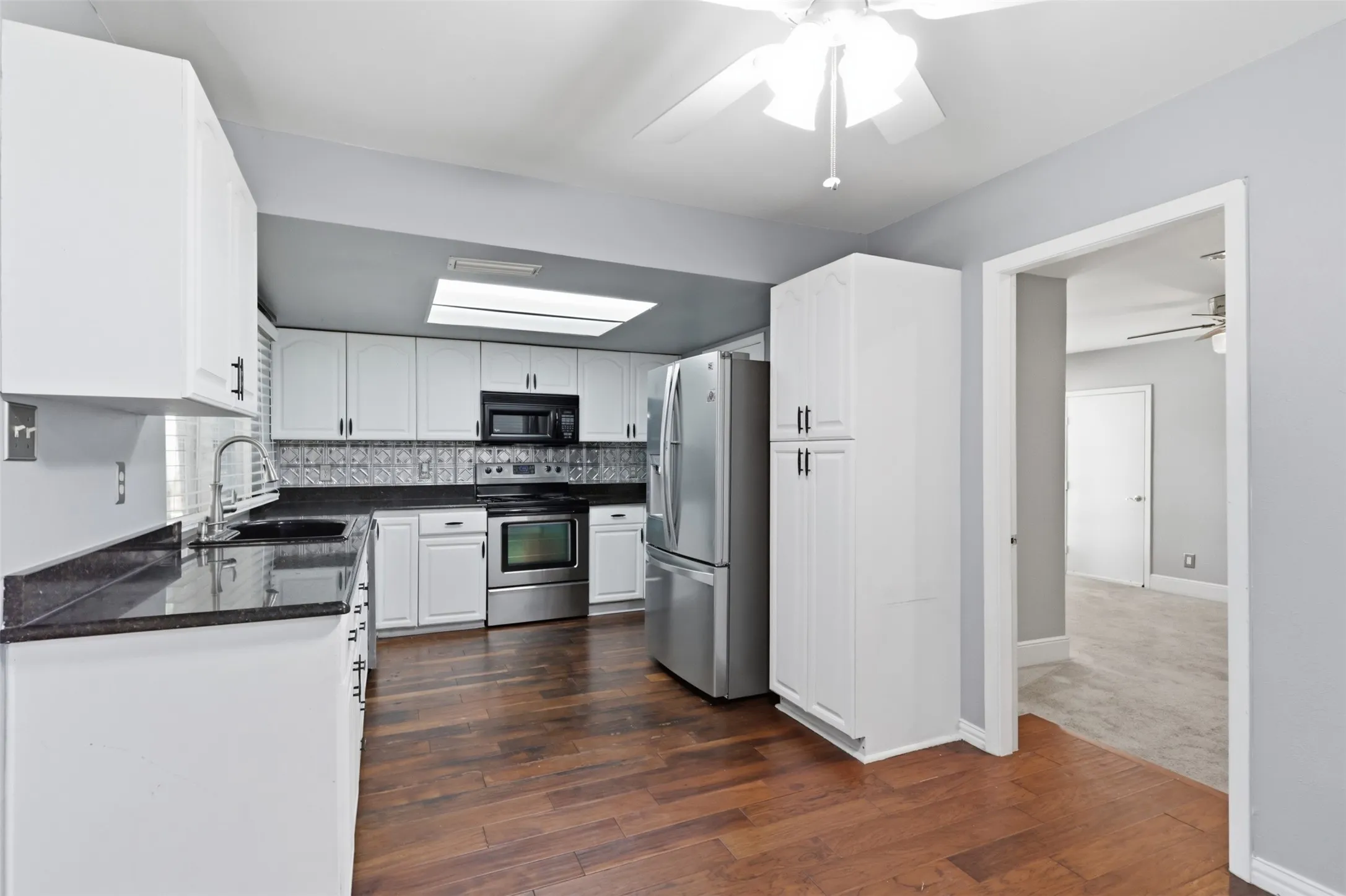 Single Family Residence For Sale in Dallas County , 1014 Mountview Court, Carrollton, Texas 75006, 4 Bedroom, 2 Bathroom, Garage spaces, 1,696 Sqft, built in 1971, mls#21347690, Real Estate Agent in Carrollton, Homes For Sale in Dallas county, Homes For Sale in Carrollton, Realtor in Carrollton Texas, Real Estate Brokerage Independent Realty Texas, Luminita Cordes Realtor