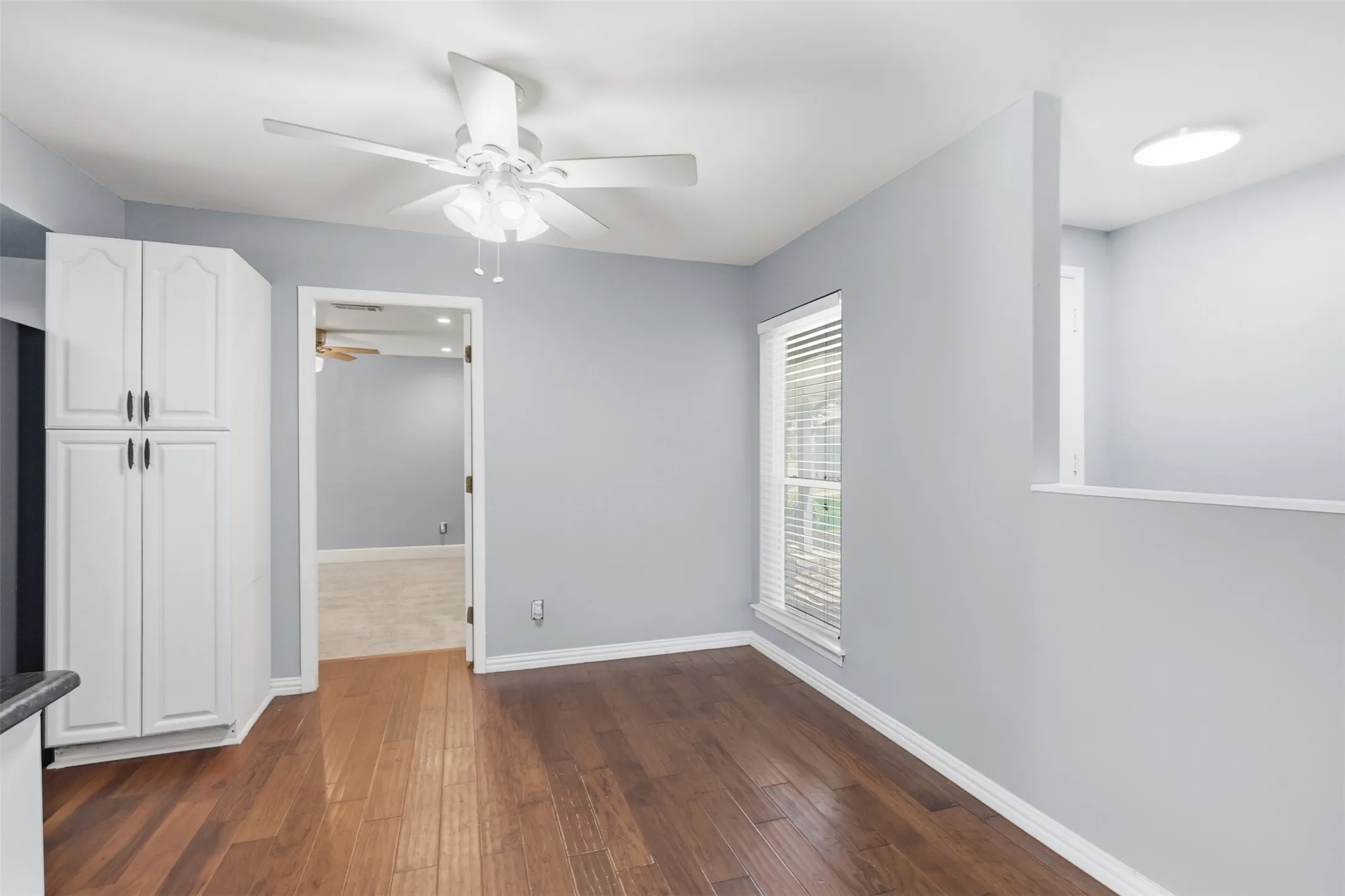 Single Family Residence For Sale in Dallas County , 1014 Mountview Court, Carrollton, Texas 75006, 4 Bedroom, 2 Bathroom, Garage spaces, 1,696 Sqft, built in 1971, mls#21347690, Real Estate Agent in Carrollton, Homes For Sale in Dallas county, Homes For Sale in Carrollton, Realtor in Carrollton Texas, Real Estate Brokerage Independent Realty Texas, Luminita Cordes Realtor