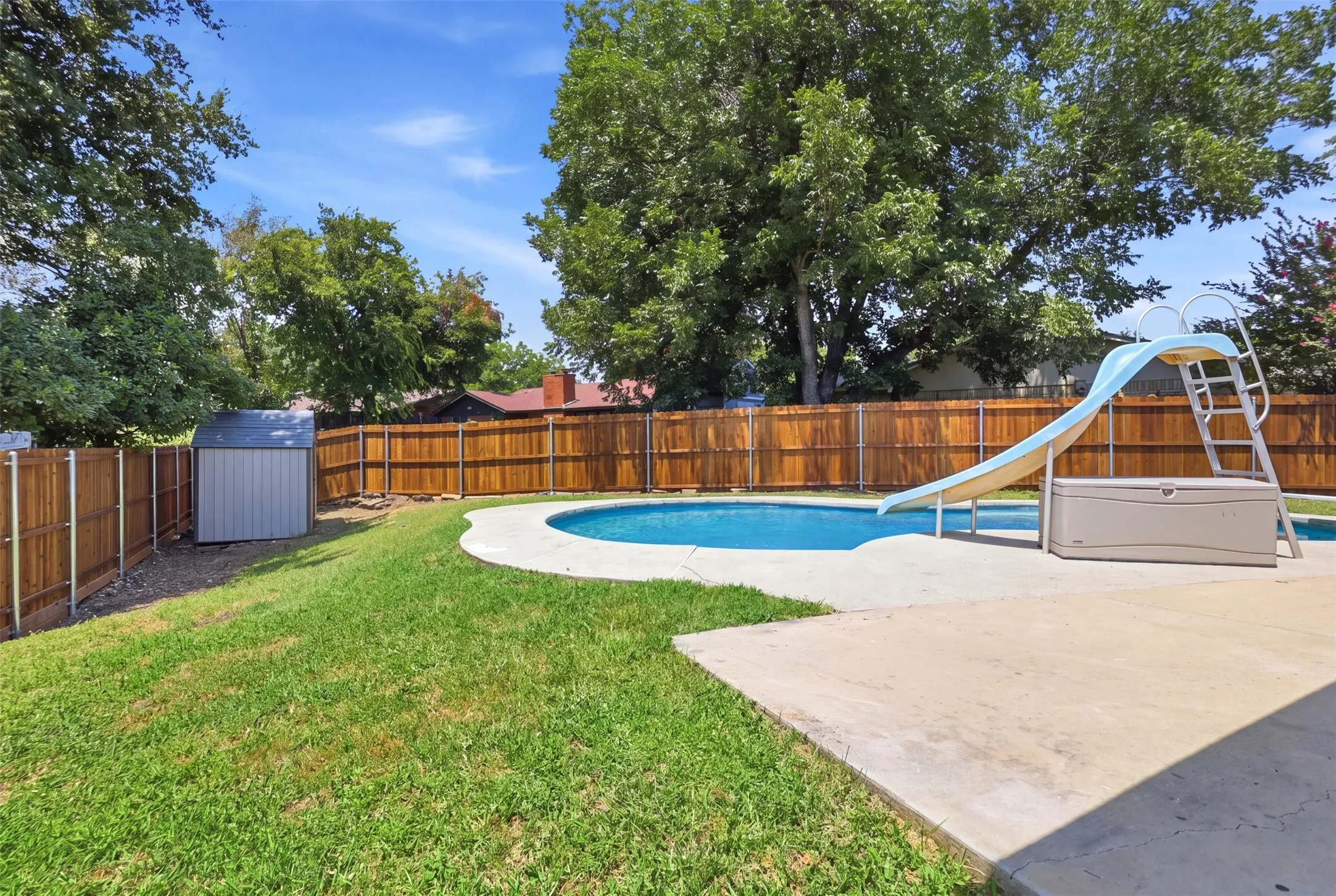 Single Family Residence For Sale in Dallas County , 1014 Mountview Court, Carrollton, Texas 75006, 4 Bedroom, 2 Bathroom, Garage spaces, 1,696 Sqft, built in 1971, mls#21347690, Real Estate Agent in Carrollton, Homes For Sale in Dallas county, Homes For Sale in Carrollton, Realtor in Carrollton Texas, Real Estate Brokerage Independent Realty Texas, Luminita Cordes Realtor