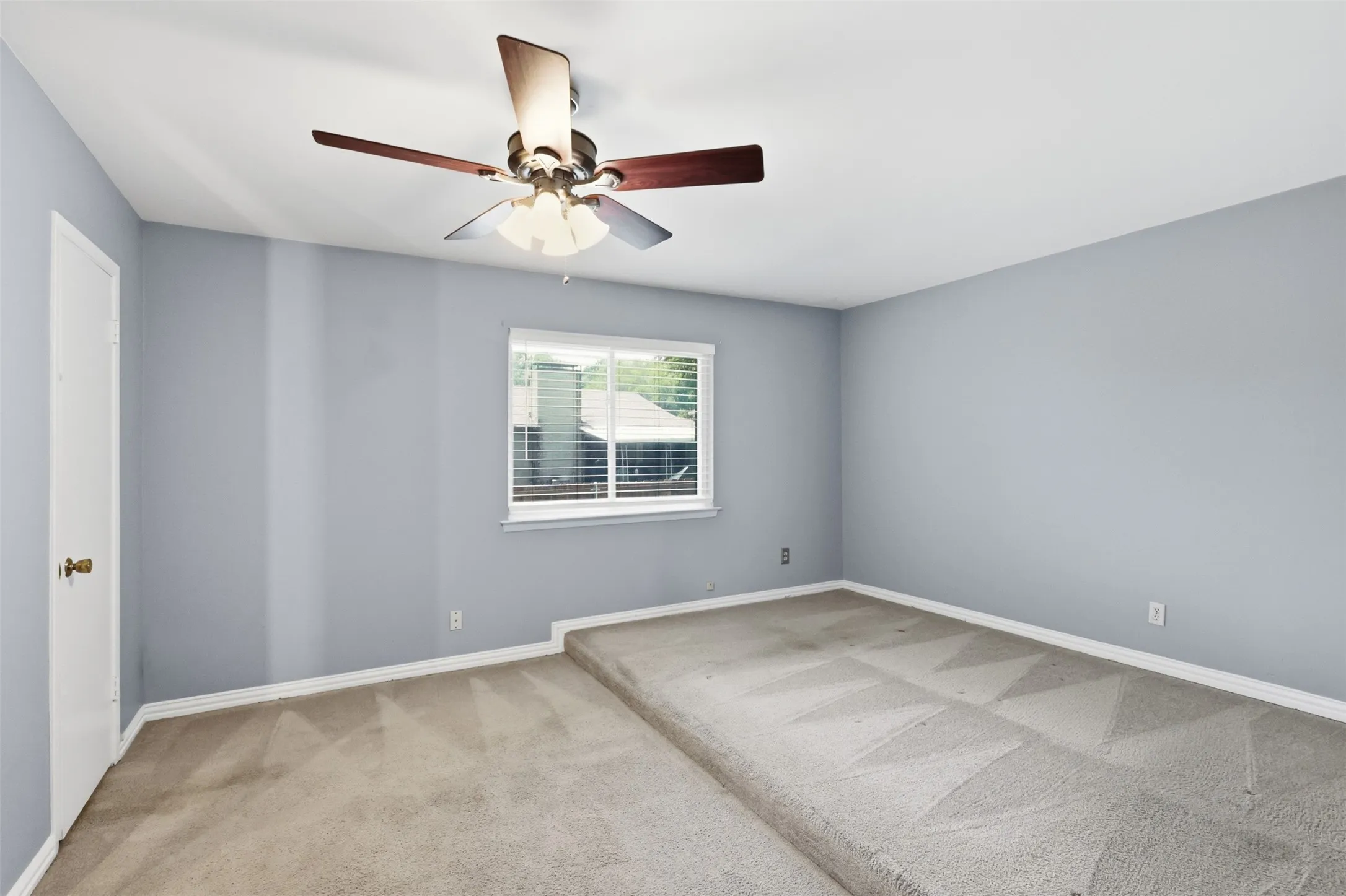 Single Family Residence For Sale in Dallas County , 1014 Mountview Court, Carrollton, Texas 75006, 4 Bedroom, 2 Bathroom, Garage spaces, 1,696 Sqft, built in 1971, mls#21347690, Real Estate Agent in Carrollton, Homes For Sale in Dallas county, Homes For Sale in Carrollton, Realtor in Carrollton Texas, Real Estate Brokerage Independent Realty Texas, Luminita Cordes Realtor