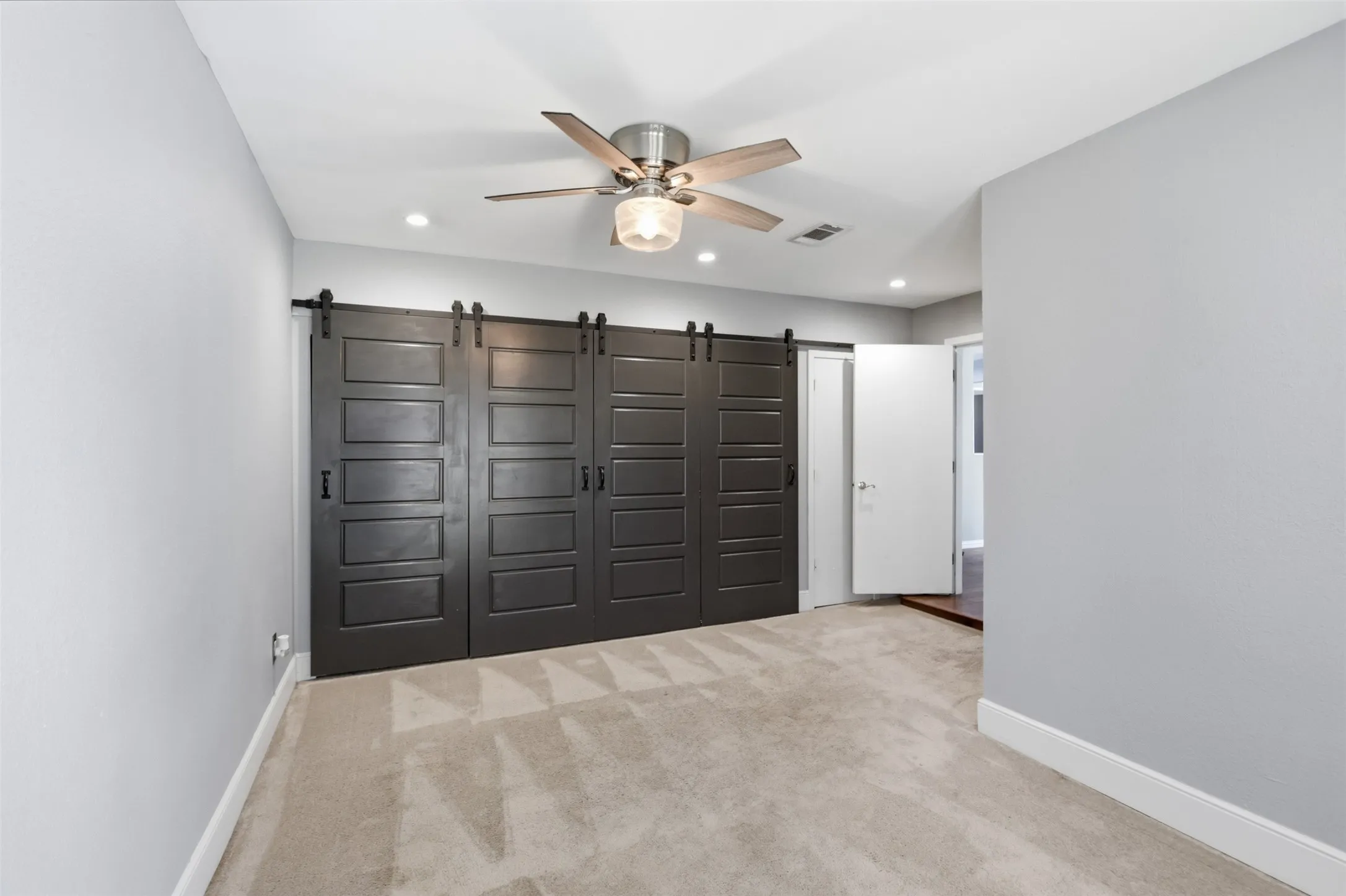 Single Family Residence For Sale in Dallas County , 1014 Mountview Court, Carrollton, Texas 75006, 4 Bedroom, 2 Bathroom, Garage spaces, 1,696 Sqft, built in 1971, mls#21347690, Real Estate Agent in Carrollton, Homes For Sale in Dallas county, Homes For Sale in Carrollton, Realtor in Carrollton Texas, Real Estate Brokerage Independent Realty Texas, Luminita Cordes Realtor