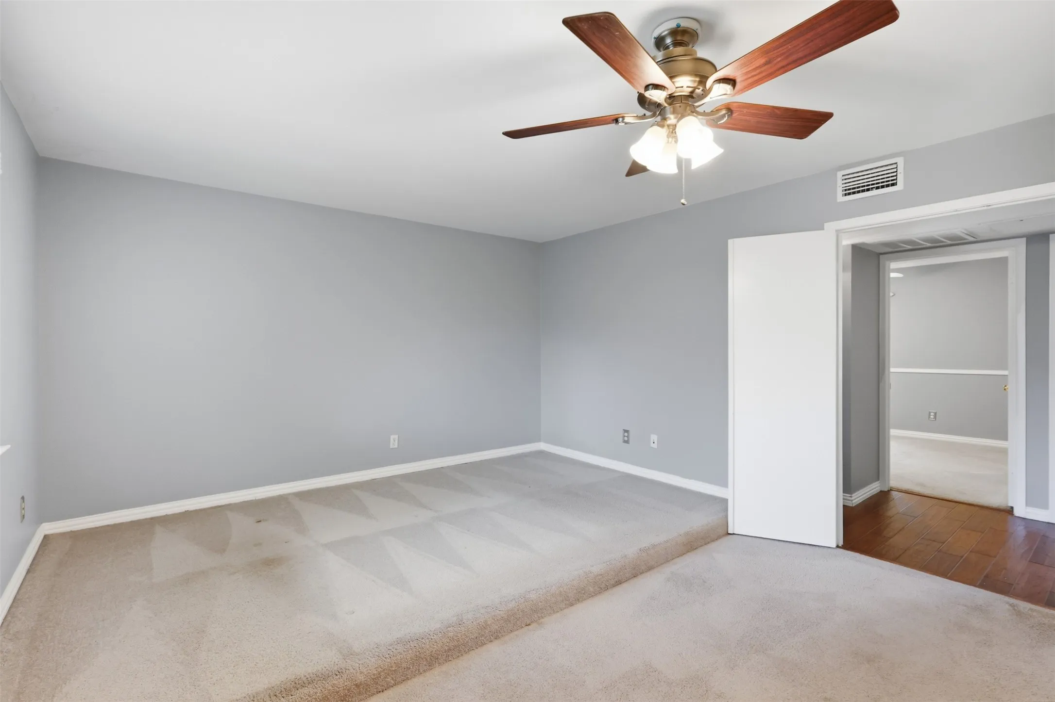 Single Family Residence For Sale in Dallas County , 1014 Mountview Court, Carrollton, Texas 75006, 4 Bedroom, 2 Bathroom, Garage spaces, 1,696 Sqft, built in 1971, mls#21347690, Real Estate Agent in Carrollton, Homes For Sale in Dallas county, Homes For Sale in Carrollton, Realtor in Carrollton Texas, Real Estate Brokerage Independent Realty Texas, Luminita Cordes Realtor