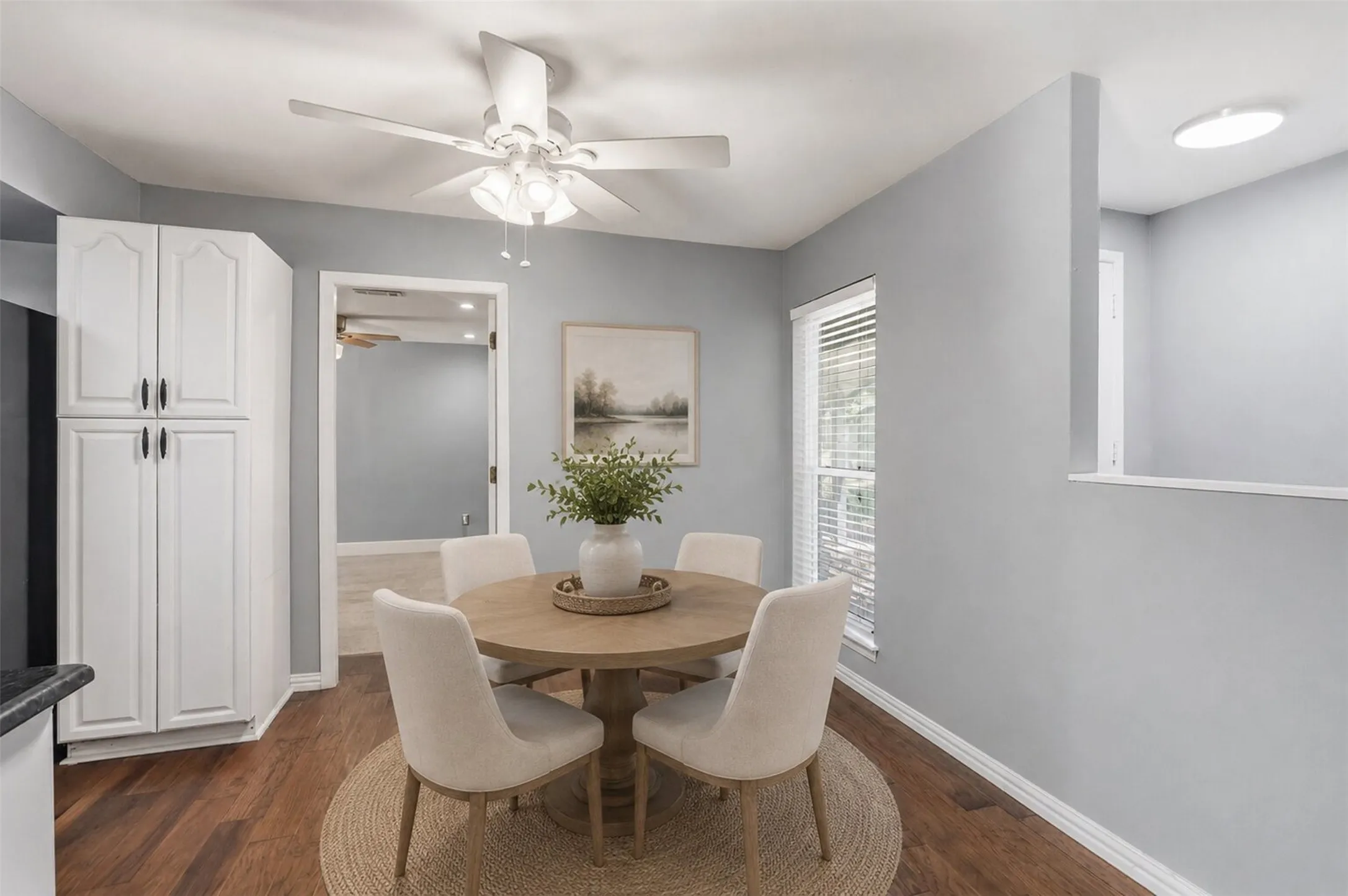 Single Family Residence For Sale in Dallas County , 1014 Mountview Court, Carrollton, Texas 75006, 4 Bedroom, 2 Bathroom, Garage spaces, 1,696 Sqft, built in 1971, mls#21347690, Real Estate Agent in Carrollton, Homes For Sale in Dallas county, Homes For Sale in Carrollton, Realtor in Carrollton Texas, Real Estate Brokerage Independent Realty Texas, Luminita Cordes Realtor