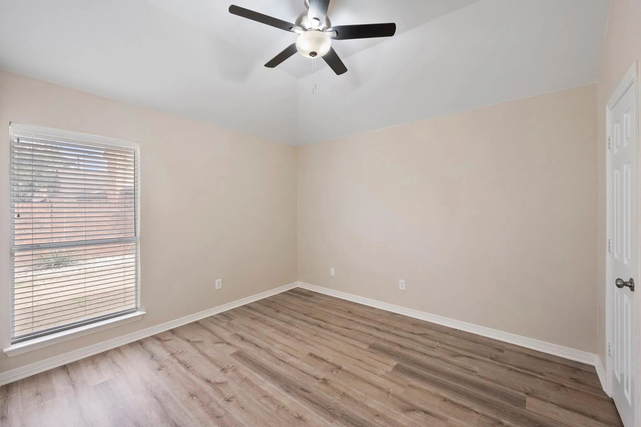 Single Family Residence For Rent in Dallas County , 326 Saddle Tree Trail, Coppell, Texas 75019, 4 Bedroom, 3 Bathroom, 2 Garage spaces, 2,433 Sqft, built in 1995, mls#21347972, Real Estate Agent in Coppell, Homes For Rent in Dallas county, Homes For Rent in Coppell, Realtor in Coppell Texas, Real Estate Brokerage Independent Realty Texas, Luminita Cordes Realtor