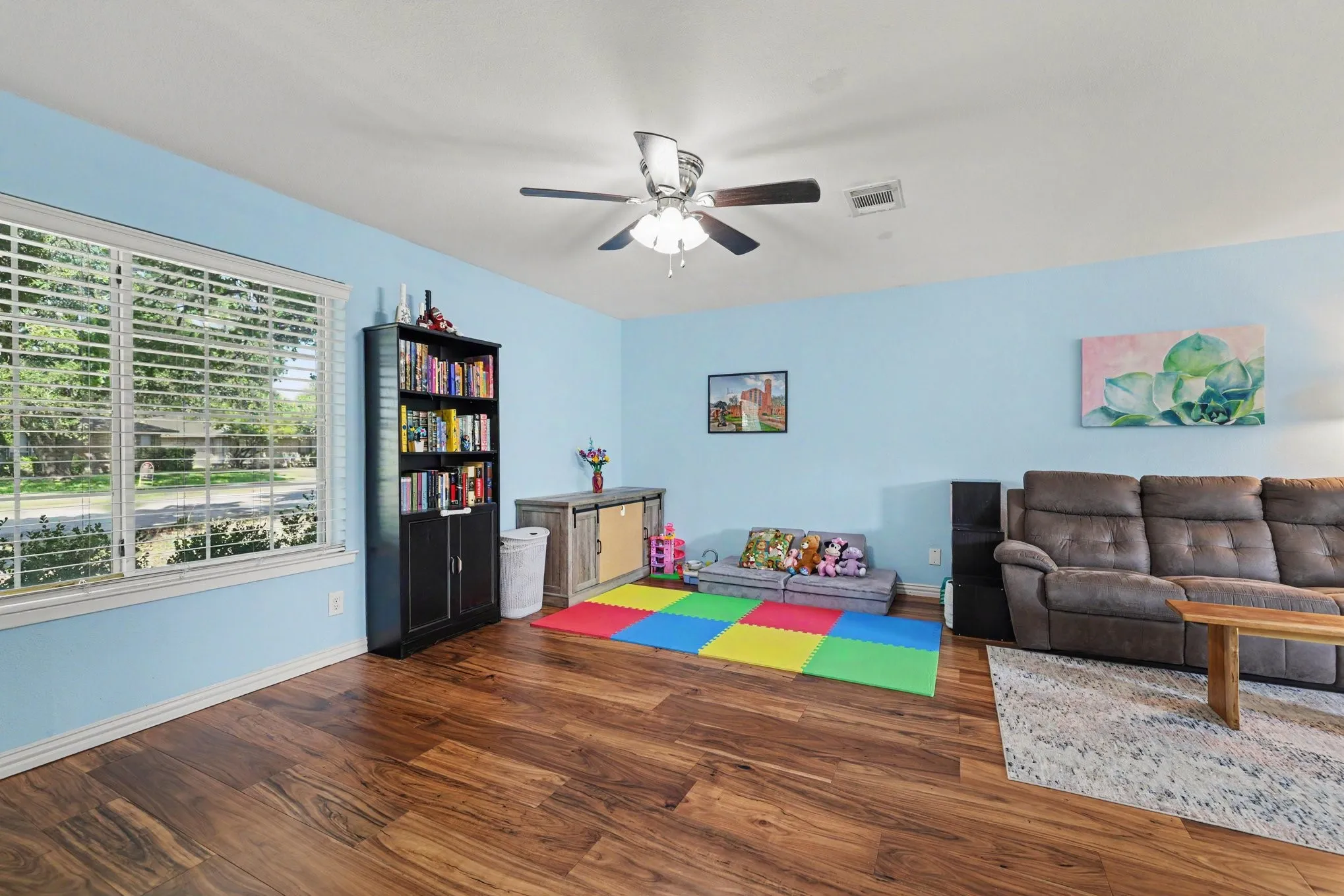 Townhouse For Sale in Dallas County , 311 Towne House Lane, Richardson, Texas 75081, 2 Bedroom, 2 Bathroom, Garage spaces, 1,224 Sqft, built in 1987, mls#21341815, Real Estate Agent in Richardson, Homes For Sale in Dallas county, Homes For Sale in Richardson, Realtor in Richardson Texas, Real Estate Brokerage Independent Realty Texas, Luminita Cordes Realtor