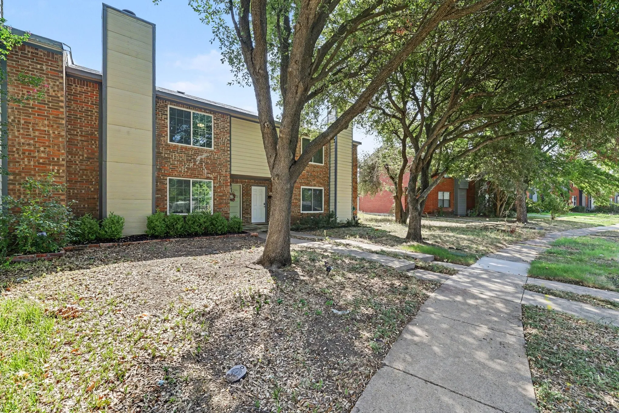 Townhouse For Sale in Dallas County , 311 Towne House Lane, Richardson, Texas 75081, 2 Bedroom, 2 Bathroom, Garage spaces, 1,224 Sqft, built in 1987, mls#21341815, Real Estate Agent in Richardson, Homes For Sale in Dallas county, Homes For Sale in Richardson, Realtor in Richardson Texas, Real Estate Brokerage Independent Realty Texas, Luminita Cordes Realtor