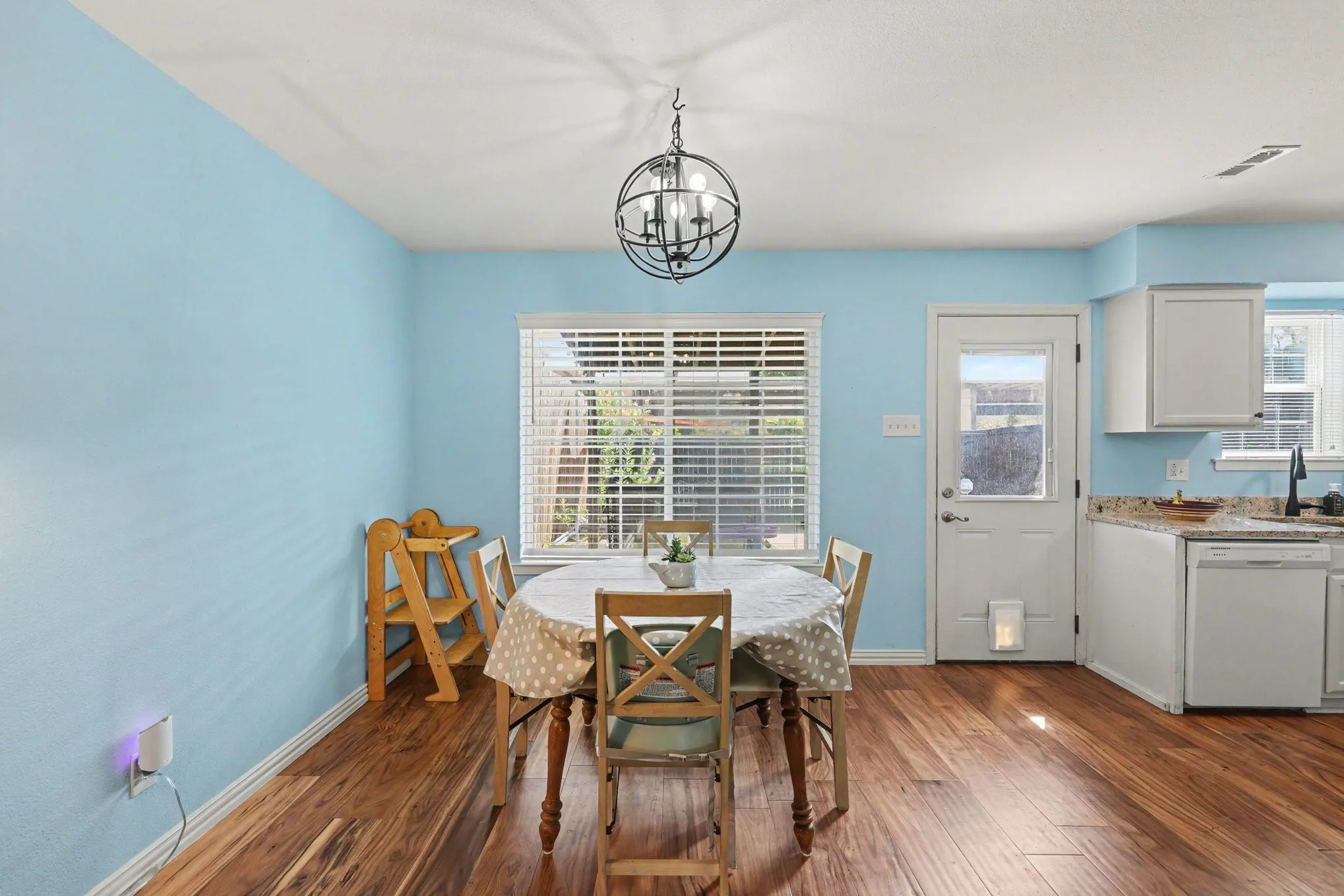 Townhouse For Sale in Dallas County , 311 Towne House Lane, Richardson, Texas 75081, 2 Bedroom, 2 Bathroom, Garage spaces, 1,224 Sqft, built in 1987, mls#21341815, Real Estate Agent in Richardson, Homes For Sale in Dallas county, Homes For Sale in Richardson, Realtor in Richardson Texas, Real Estate Brokerage Independent Realty Texas, Luminita Cordes Realtor
