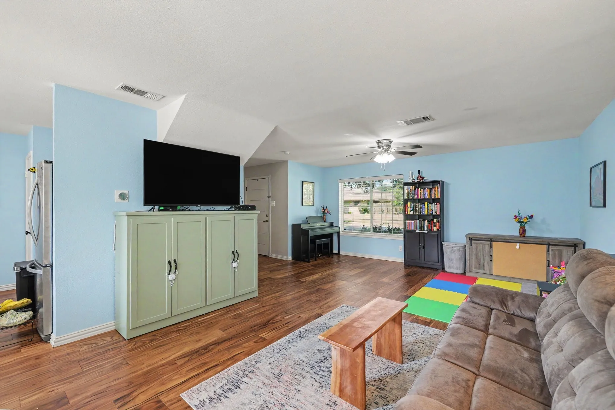 Townhouse For Sale in Dallas County , 311 Towne House Lane, Richardson, Texas 75081, 2 Bedroom, 2 Bathroom, Garage spaces, 1,224 Sqft, built in 1987, mls#21341815, Real Estate Agent in Richardson, Homes For Sale in Dallas county, Homes For Sale in Richardson, Realtor in Richardson Texas, Real Estate Brokerage Independent Realty Texas, Luminita Cordes Realtor