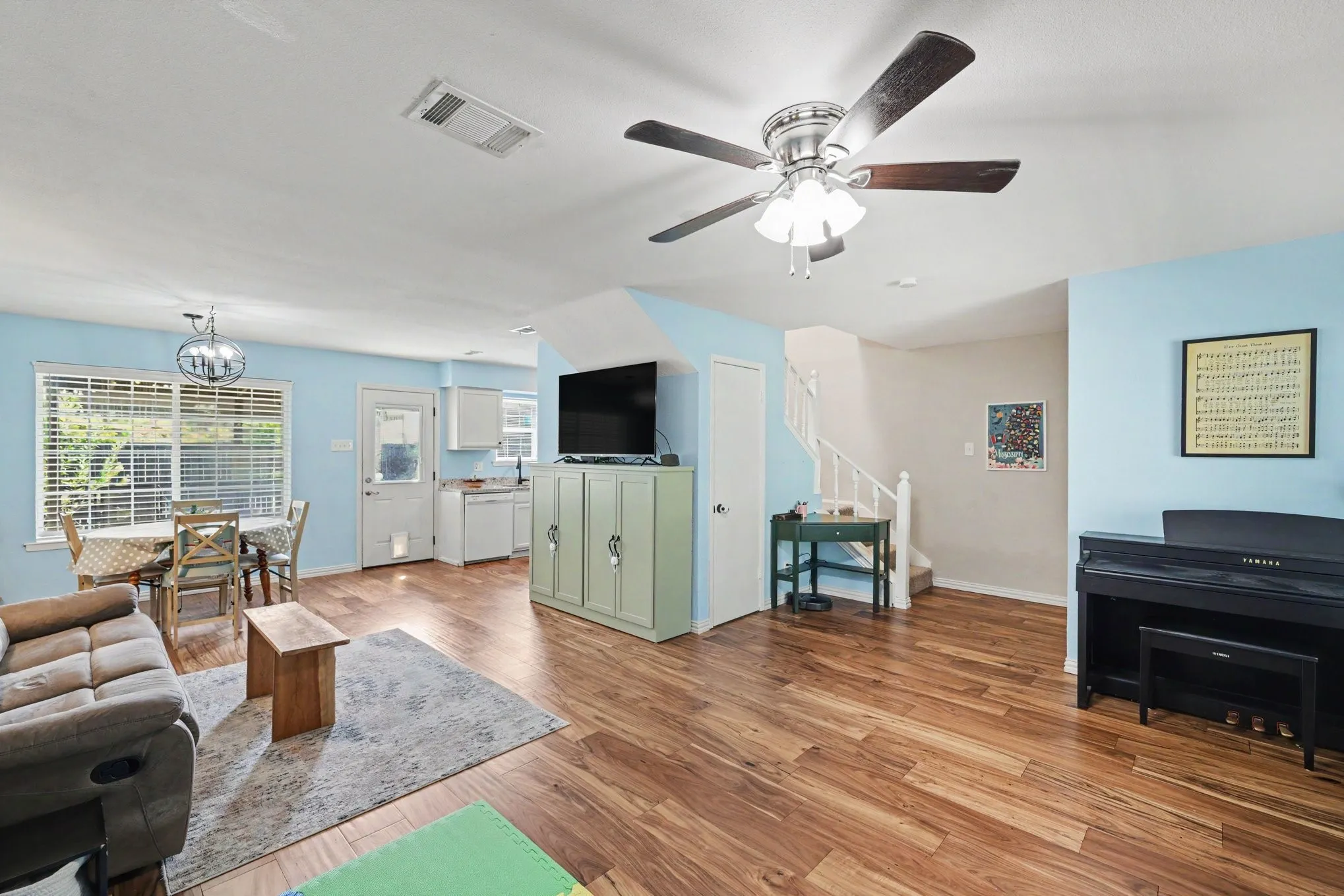 Townhouse For Sale in Dallas County , 311 Towne House Lane, Richardson, Texas 75081, 2 Bedroom, 2 Bathroom, Garage spaces, 1,224 Sqft, built in 1987, mls#21341815, Real Estate Agent in Richardson, Homes For Sale in Dallas county, Homes For Sale in Richardson, Realtor in Richardson Texas, Real Estate Brokerage Independent Realty Texas, Luminita Cordes Realtor