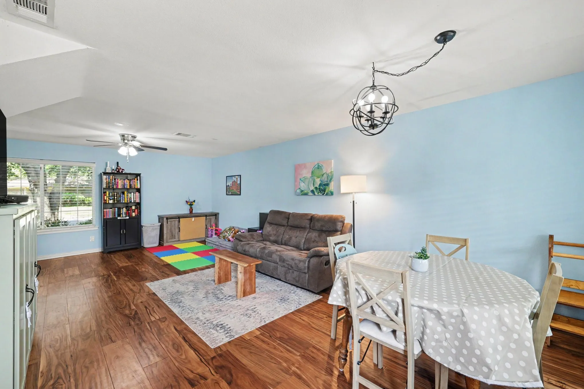 Townhouse For Sale in Dallas County , 311 Towne House Lane, Richardson, Texas 75081, 2 Bedroom, 2 Bathroom, Garage spaces, 1,224 Sqft, built in 1987, mls#21341815, Real Estate Agent in Richardson, Homes For Sale in Dallas county, Homes For Sale in Richardson, Realtor in Richardson Texas, Real Estate Brokerage Independent Realty Texas, Luminita Cordes Realtor