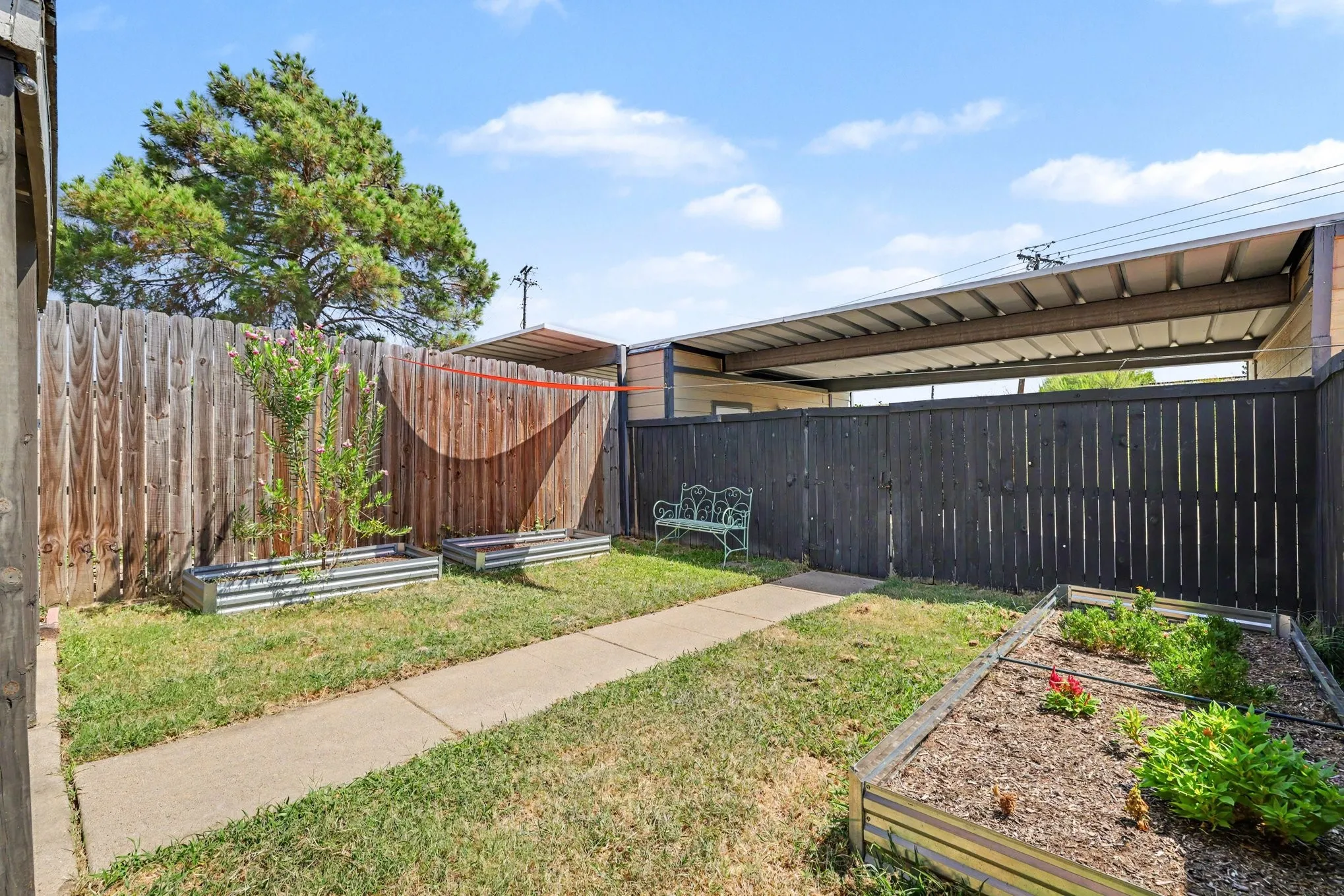 Townhouse For Sale in Dallas County , 311 Towne House Lane, Richardson, Texas 75081, 2 Bedroom, 2 Bathroom, Garage spaces, 1,224 Sqft, built in 1987, mls#21341815, Real Estate Agent in Richardson, Homes For Sale in Dallas county, Homes For Sale in Richardson, Realtor in Richardson Texas, Real Estate Brokerage Independent Realty Texas, Luminita Cordes Realtor