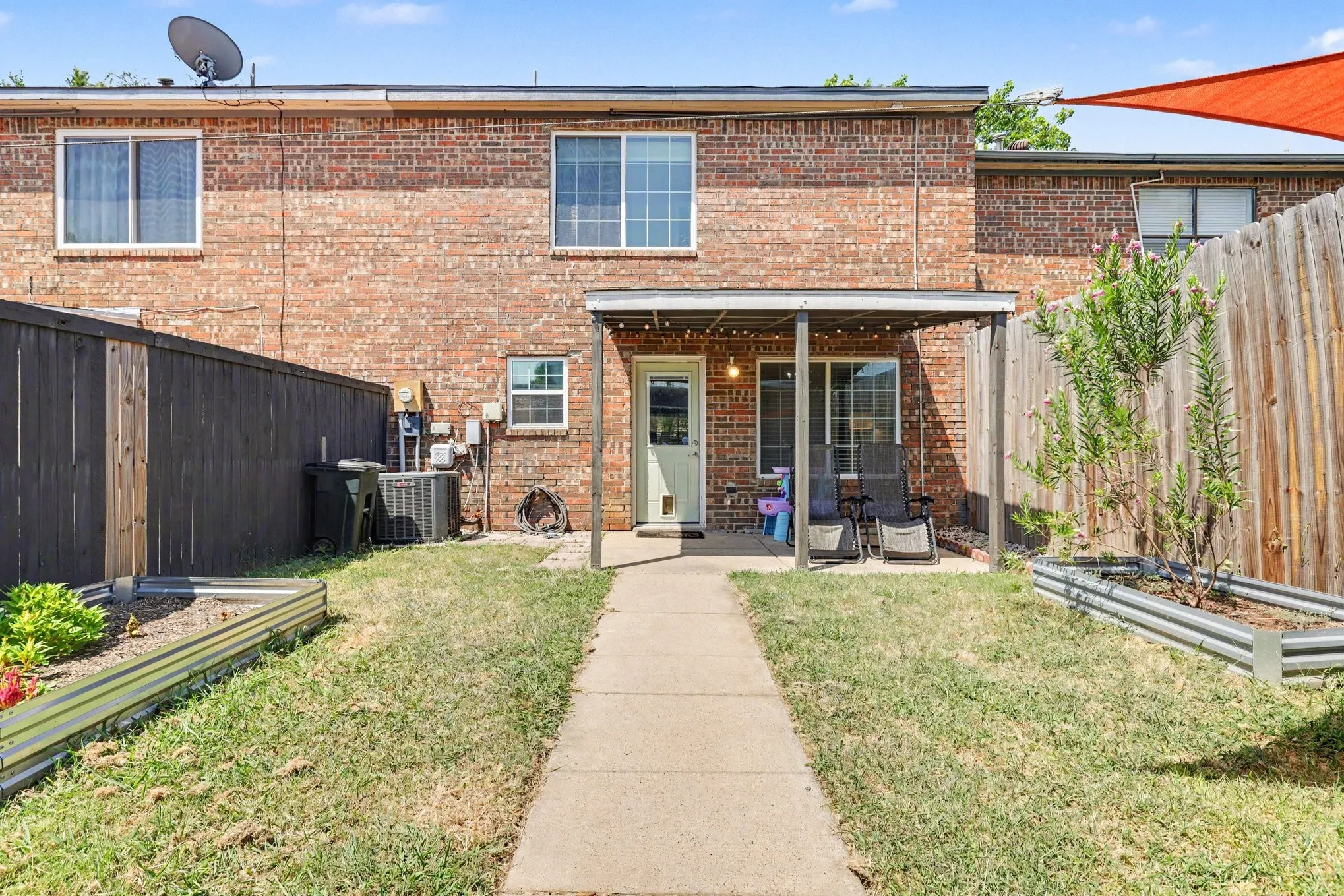 Townhouse For Sale in Dallas County , 311 Towne House Lane, Richardson, Texas 75081, 2 Bedroom, 2 Bathroom, Garage spaces, 1,224 Sqft, built in 1987, mls#21341815, Real Estate Agent in Richardson, Homes For Sale in Dallas county, Homes For Sale in Richardson, Realtor in Richardson Texas, Real Estate Brokerage Independent Realty Texas, Luminita Cordes Realtor