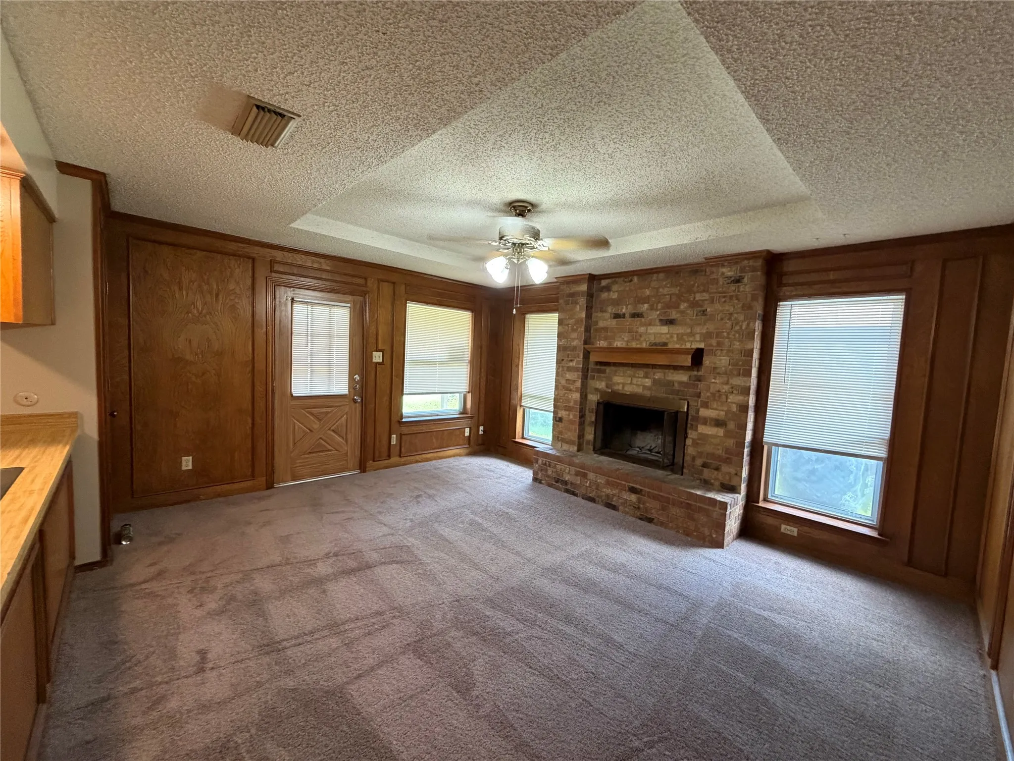 Duplex For Rent in Hunt County , 6506 Sayle Street B, Greenville, Texas 75402, 3 Bedroom, 2 Bathroom, 1 Garage spaces, 1,088 Sqft, built in 1985, mls#21323978, Real Estate Agent in Greenville, Homes For Rent in Hunt county, Homes For Rent in Greenville, Realtor in Greenville Texas, Real Estate Brokerage Independent Realty Texas, Luminita Cordes Realtor