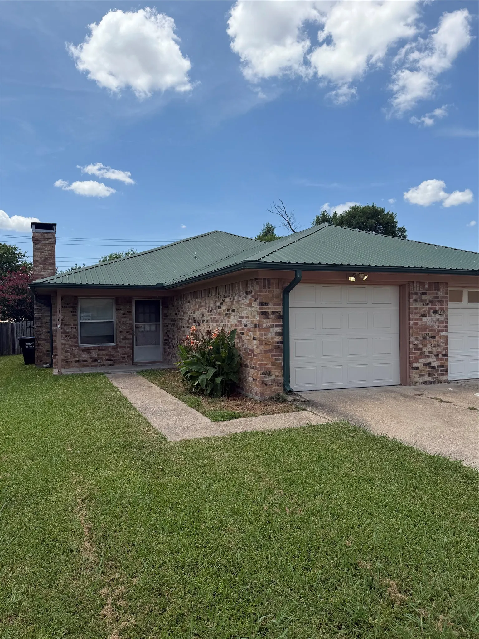 Duplex For Rent in Hunt County , 6506 Sayle Street B, Greenville, Texas 75402, 3 Bedroom, 2 Bathroom, 1 Garage spaces, 1,088 Sqft, built in 1985, mls#21323978, Real Estate Agent in Greenville, Homes For Rent in Hunt county, Homes For Rent in Greenville, Realtor in Greenville Texas, Real Estate Brokerage Independent Realty Texas, Luminita Cordes Realtor
