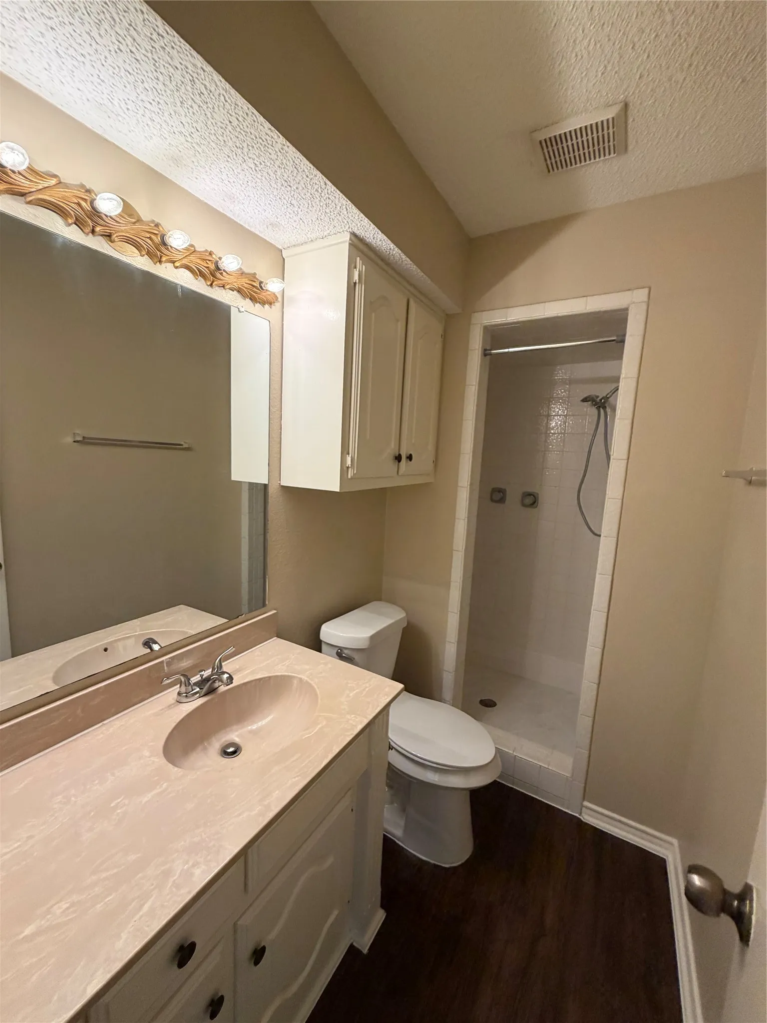 Duplex For Rent in Hunt County , 6506 Sayle Street B, Greenville, Texas 75402, 3 Bedroom, 2 Bathroom, 1 Garage spaces, 1,088 Sqft, built in 1985, mls#21323978, Real Estate Agent in Greenville, Homes For Rent in Hunt county, Homes For Rent in Greenville, Realtor in Greenville Texas, Real Estate Brokerage Independent Realty Texas, Luminita Cordes Realtor