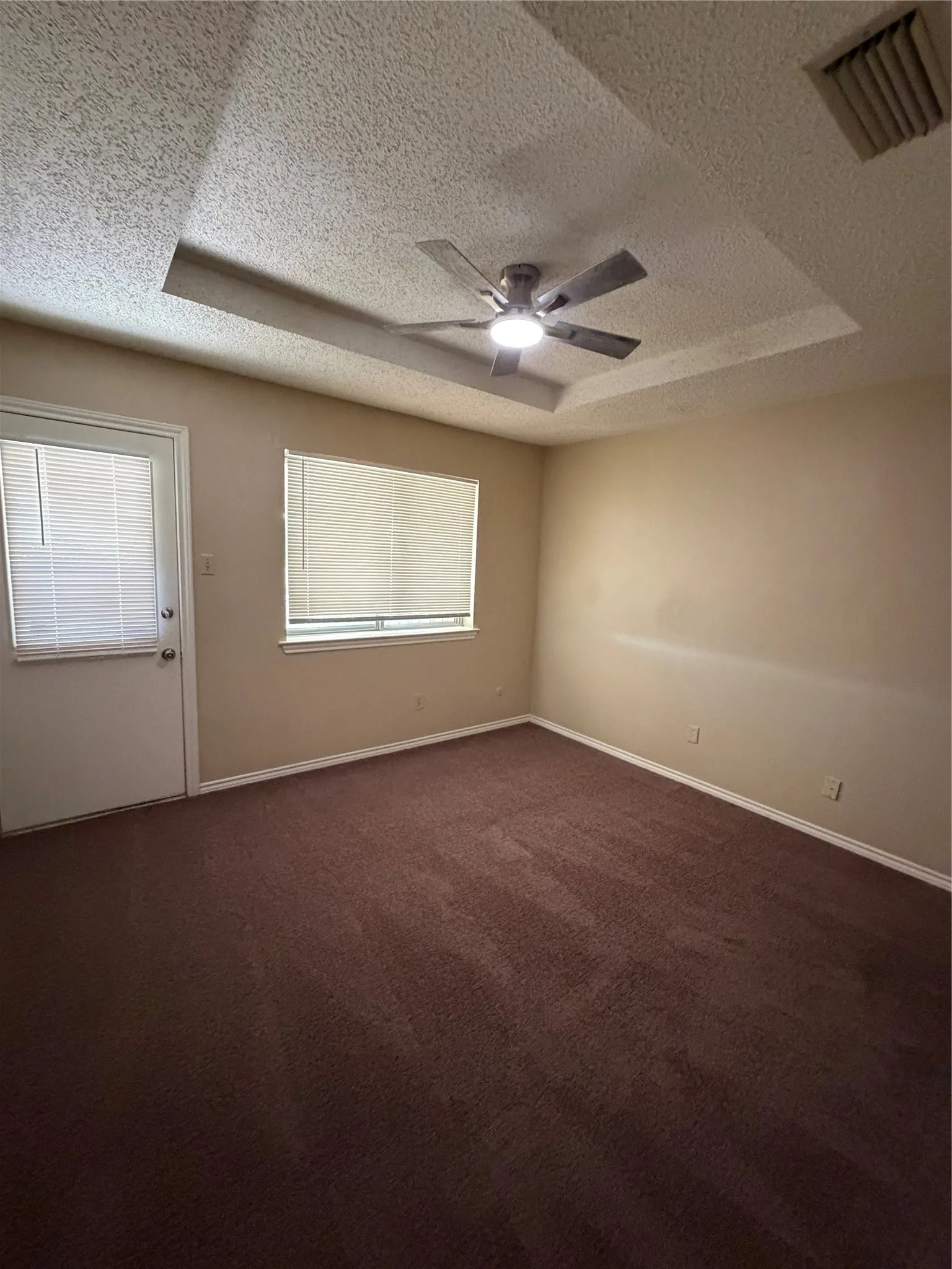 Duplex For Rent in Hunt County , 6506 Sayle Street B, Greenville, Texas 75402, 3 Bedroom, 2 Bathroom, 1 Garage spaces, 1,088 Sqft, built in 1985, mls#21323978, Real Estate Agent in Greenville, Homes For Rent in Hunt county, Homes For Rent in Greenville, Realtor in Greenville Texas, Real Estate Brokerage Independent Realty Texas, Luminita Cordes Realtor