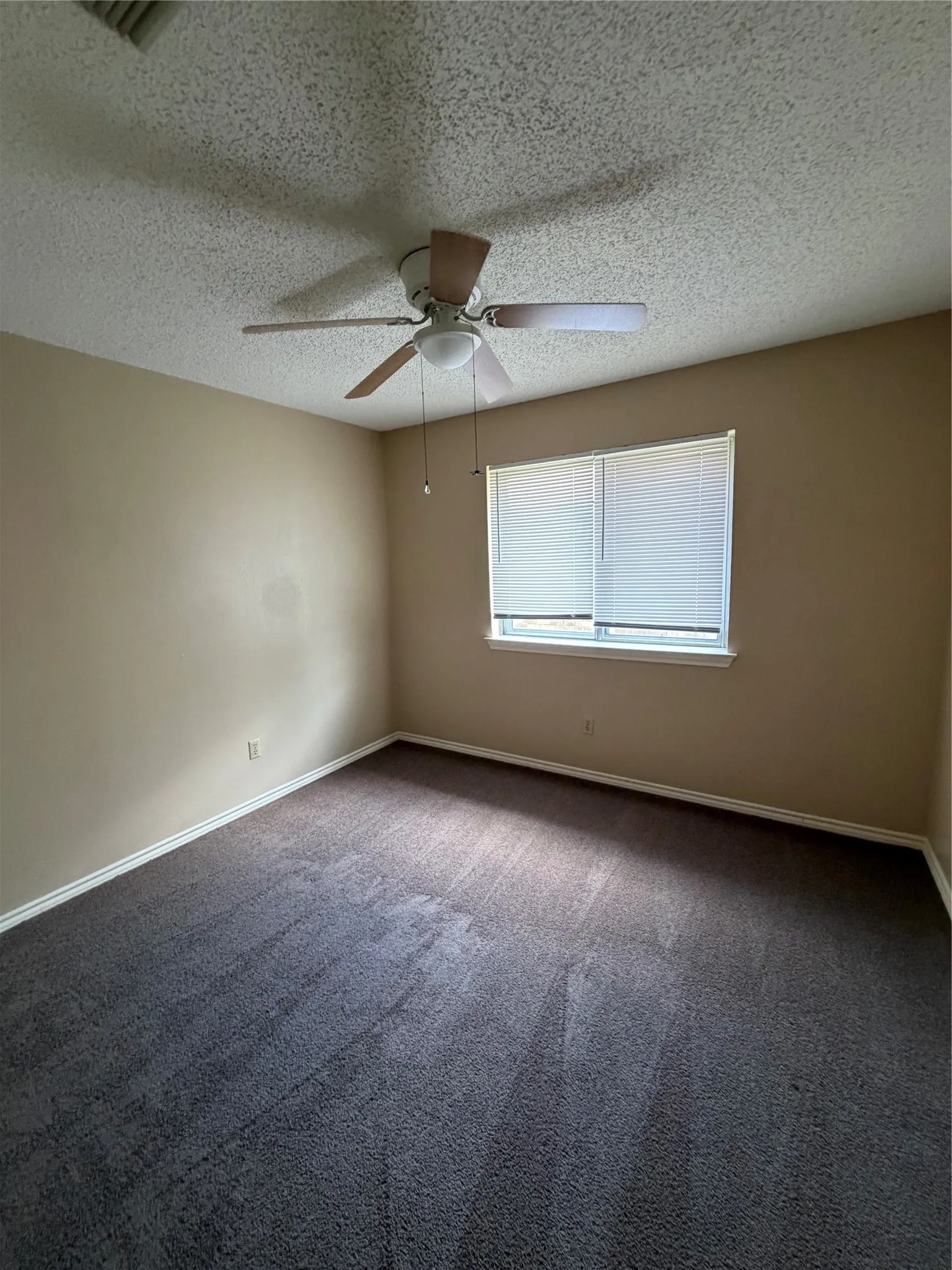 Duplex For Rent in Hunt County , 6506 Sayle Street B, Greenville, Texas 75402, 3 Bedroom, 2 Bathroom, 1 Garage spaces, 1,088 Sqft, built in 1985, mls#21323978, Real Estate Agent in Greenville, Homes For Rent in Hunt county, Homes For Rent in Greenville, Realtor in Greenville Texas, Real Estate Brokerage Independent Realty Texas, Luminita Cordes Realtor