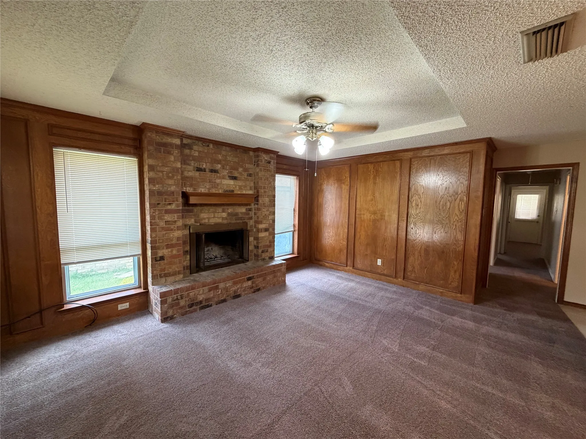 Duplex For Rent in Hunt County , 6506 Sayle Street B, Greenville, Texas 75402, 3 Bedroom, 2 Bathroom, 1 Garage spaces, 1,088 Sqft, built in 1985, mls#21323978, Real Estate Agent in Greenville, Homes For Rent in Hunt county, Homes For Rent in Greenville, Realtor in Greenville Texas, Real Estate Brokerage Independent Realty Texas, Luminita Cordes Realtor